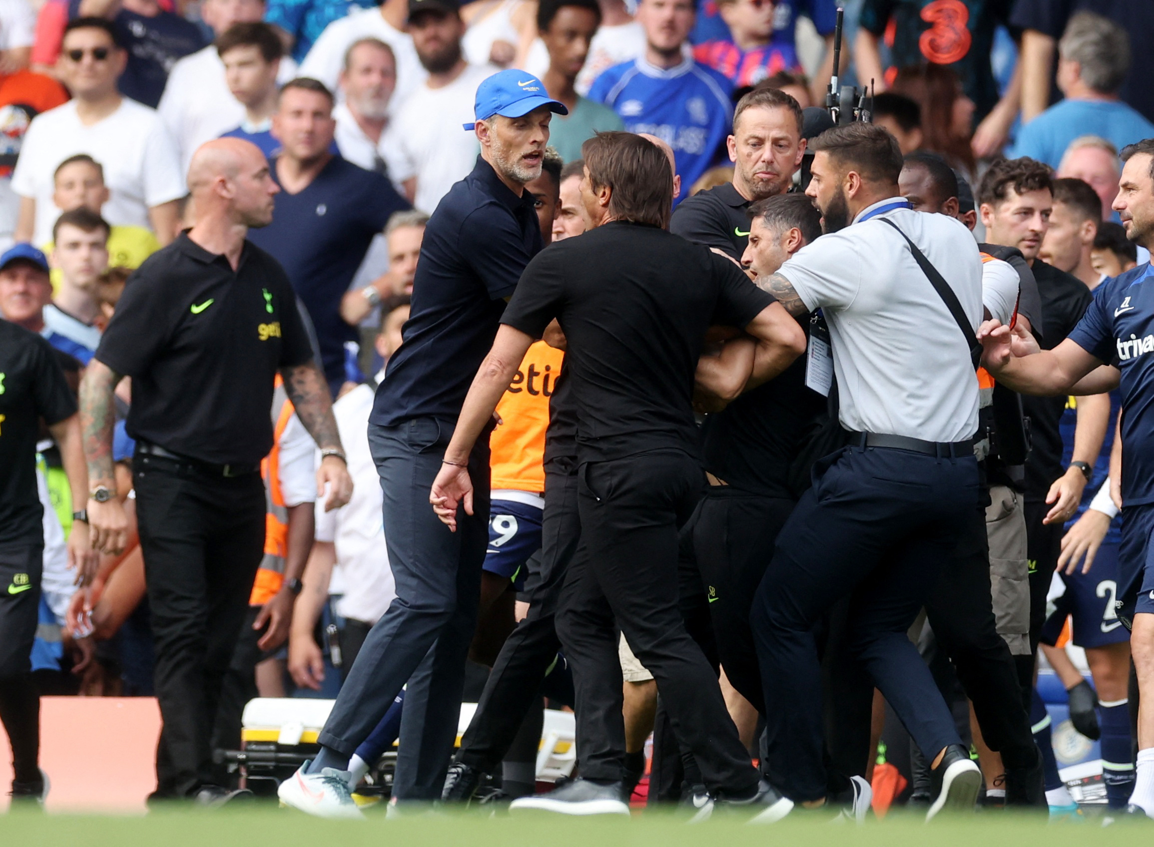 Soccer Football - Premier League - Chelsea v Tottenham Hotspur - Stamford Bridge, London, Britain - August 14, 2022 Chelsea manager Thomas Tuchel clashes with Tottenham Hotspur manager Antonio Conte after the match Action Images via Reuters
