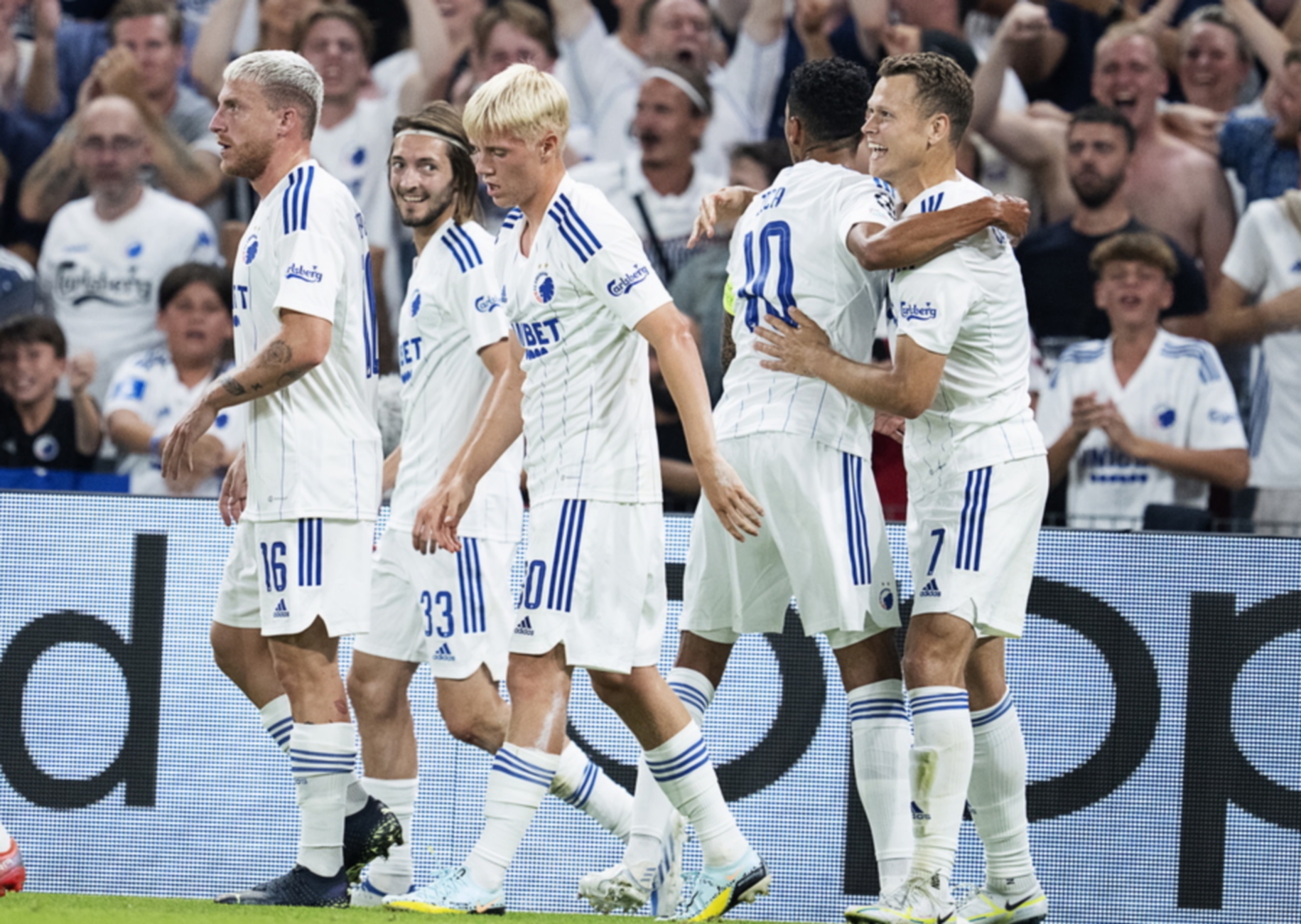epa10124837 Copenhagen's Viktor Claesson (R) celebrate with team-mates a goal during the UEFA Champions League first leg play off match between FC Copenhagen and Trabzonspor in Copenhagen, Denmark, 16 August 2022.  EPA