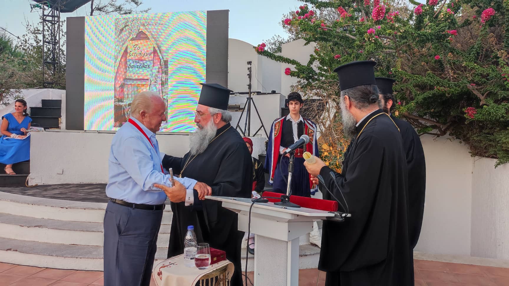 Με την ανώτατη διάκριση της Εκκλησίας της Κρήτης τιμήθηκε ο ιδρυτής της Grecotel Νίκος Δασκαλαντωνάκης