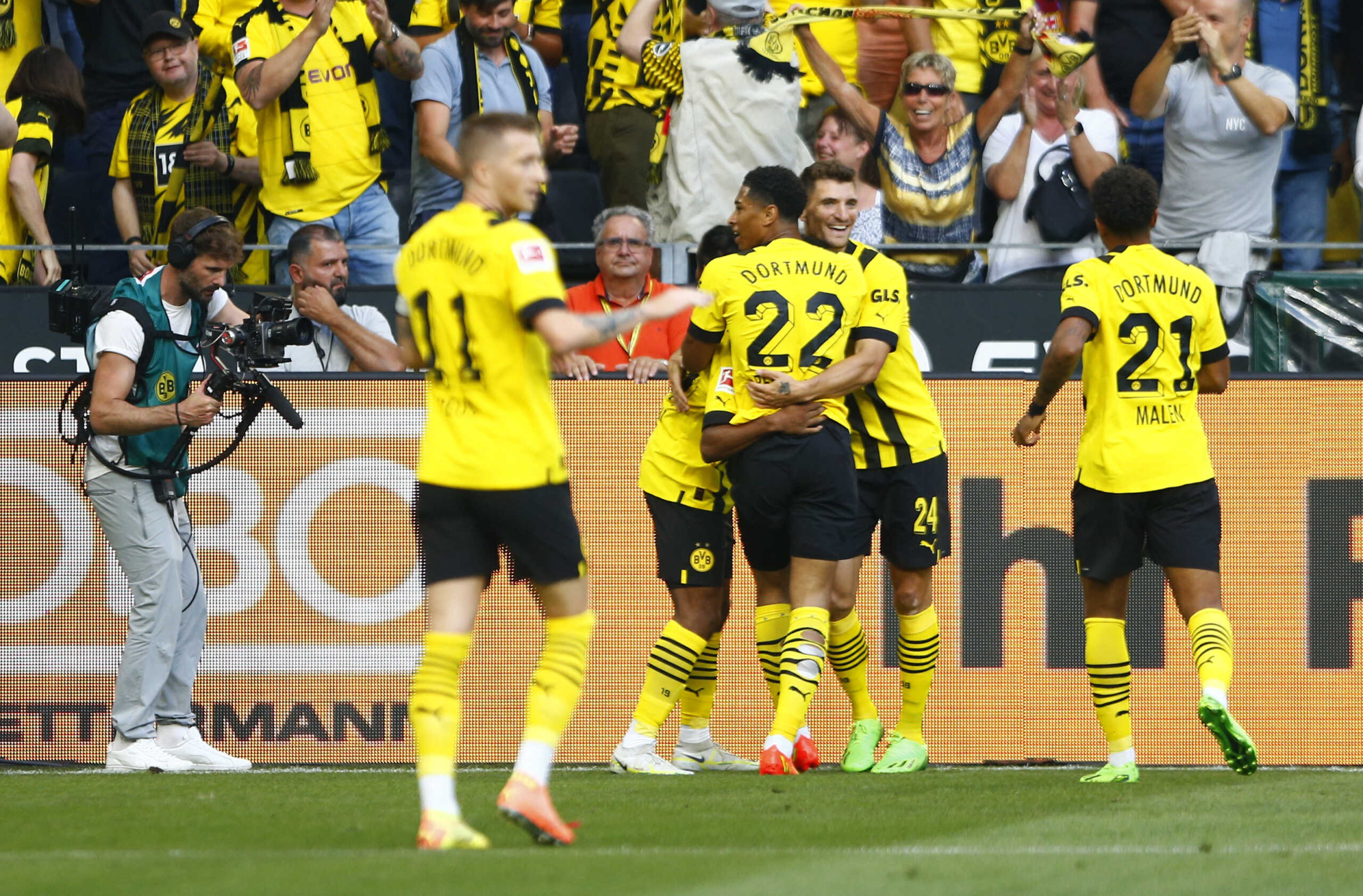 Soccer Football - Bundesliga - Borussia Dortmund v Bayer Leverkusen - Signal Iduna Park, Dortmund, Germany - August 6, 2022 Borussia Dortmund's Karim Adeyemi celebrates scoring their first goal with Jude Bellingham REUTERS