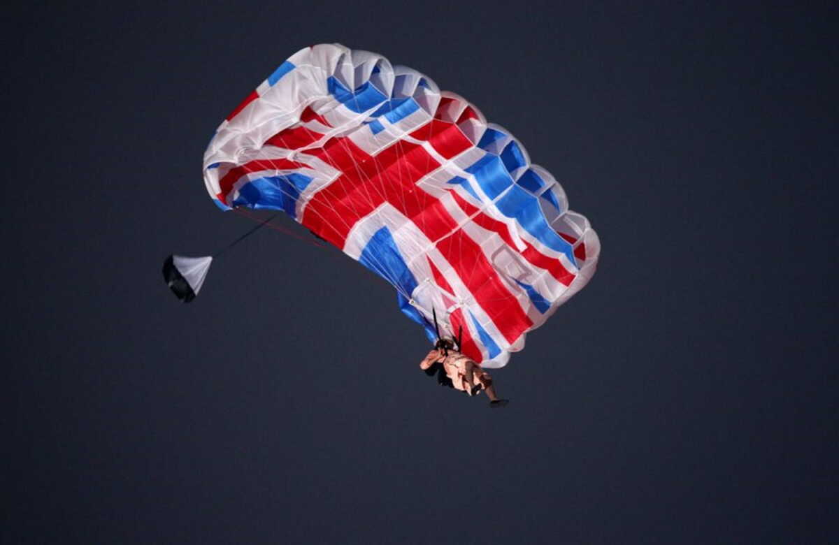 Βρετανία: Στη φυλακή ο κασκαντέρ της βασίλισσας Ελισάβετ στους Ολυμπιακούς Αγώνες του 2012 για ενδοοικογενειακή βία