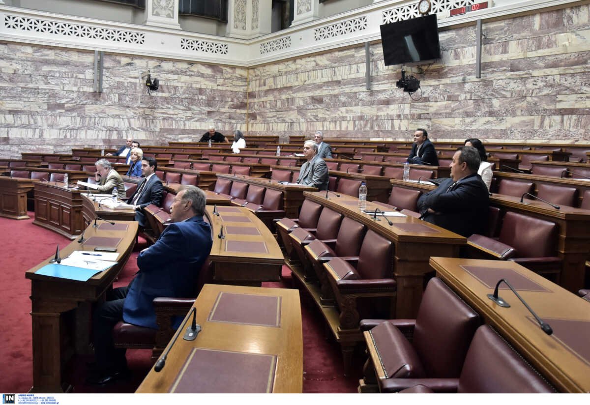 ΣΥΡΙΖΑ για παρακολουθήσεις: «Σαλαμοποίηση» της διαδικασίας στην Επιτροπή Θεσμών και Διαφάνειας