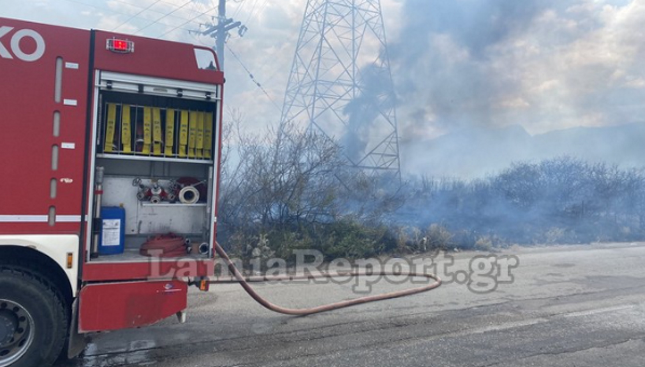 Φωτιά στη Φθιώτιδα κοντά σε σπίτια – Καίγονται ξερά χόρτα και πουρνάρια