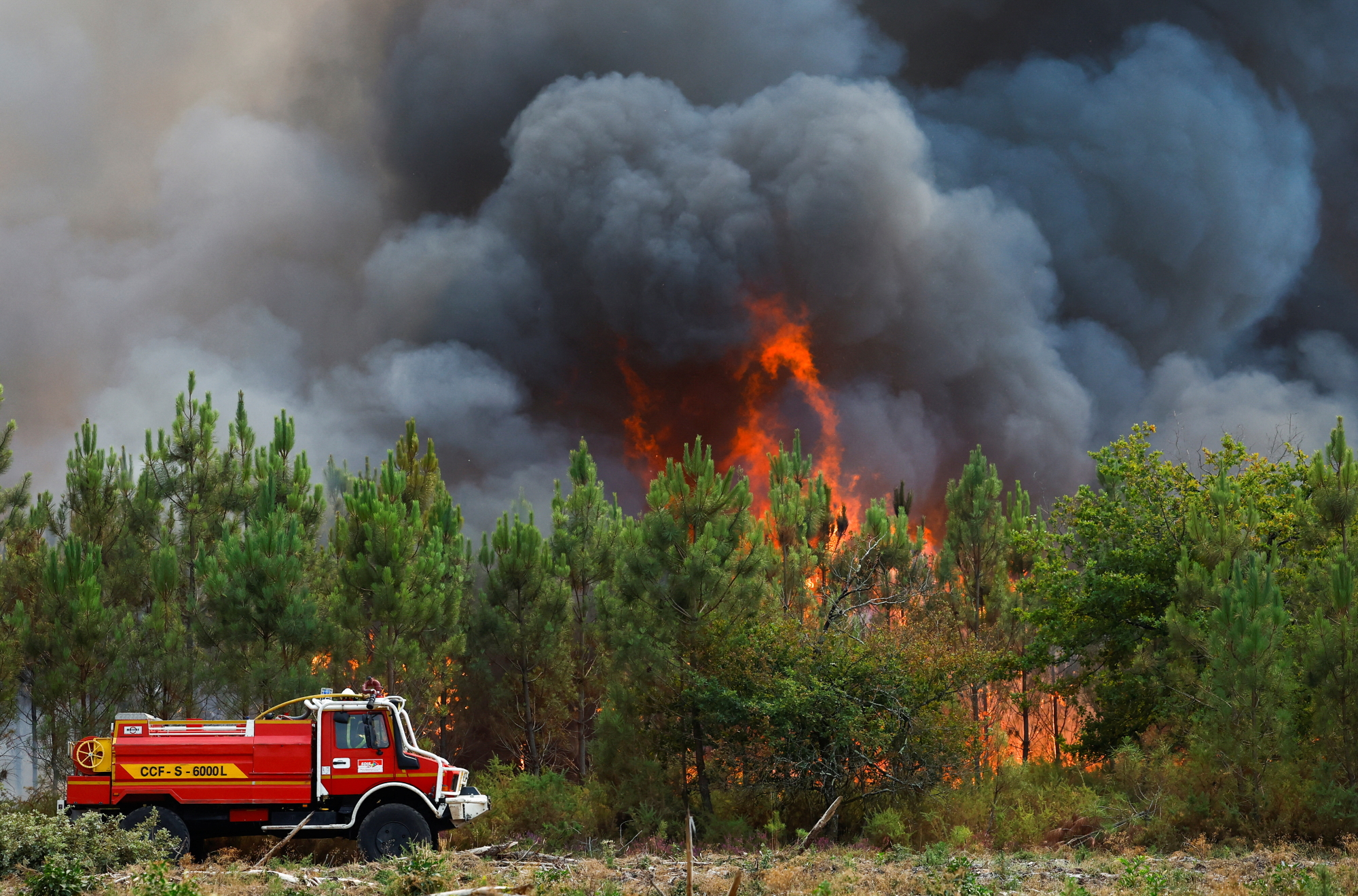Φωτιές στη Γαλλία: Η Ευρώπη στέλνει βοήθεια – Στάχτη χιλιάδες στρέμματα γης