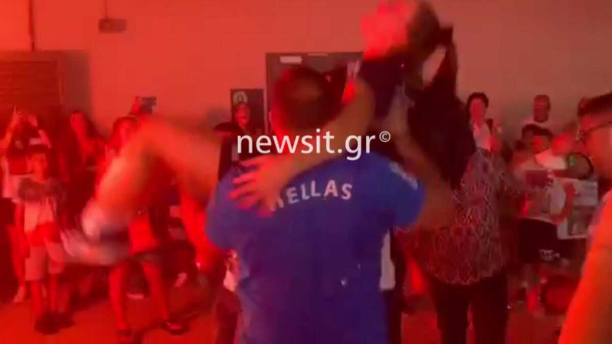 Ελίνα Τζένγκο: Χαμός στο αεροδρόμιο «Μακεδονία» – Πυρσοί, σαμπάνιες και «όλε» στην υποδοχή της Ελληνίδας πρωταθλήτριας