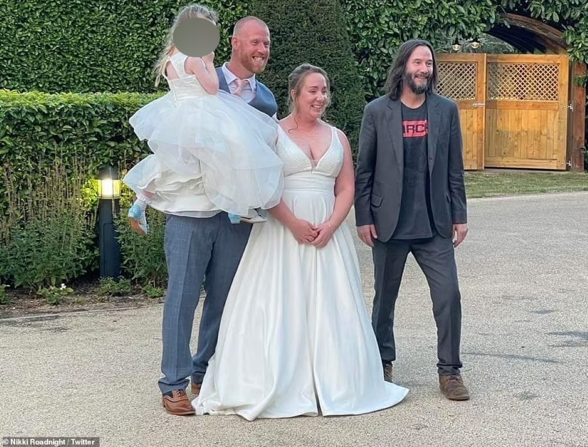 Ο Keanu Reeves εμφανίστηκε ξαφνικά στο γάμο τους – Άφωνοι οι καλεσμένοι
