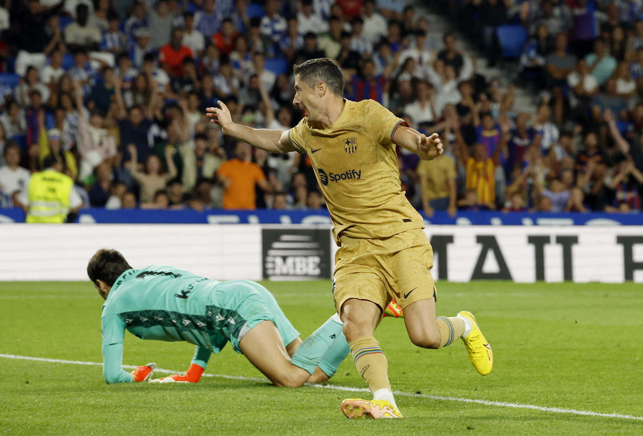Soccer Football - LaLiga - Real Sociedad v FC Barcelona - Anoeta Stadium, San Sebastian, Spain - August 21, 2022 FC Barcelona's Robert Lewandowski celebrates scoring their third goal REUTERS