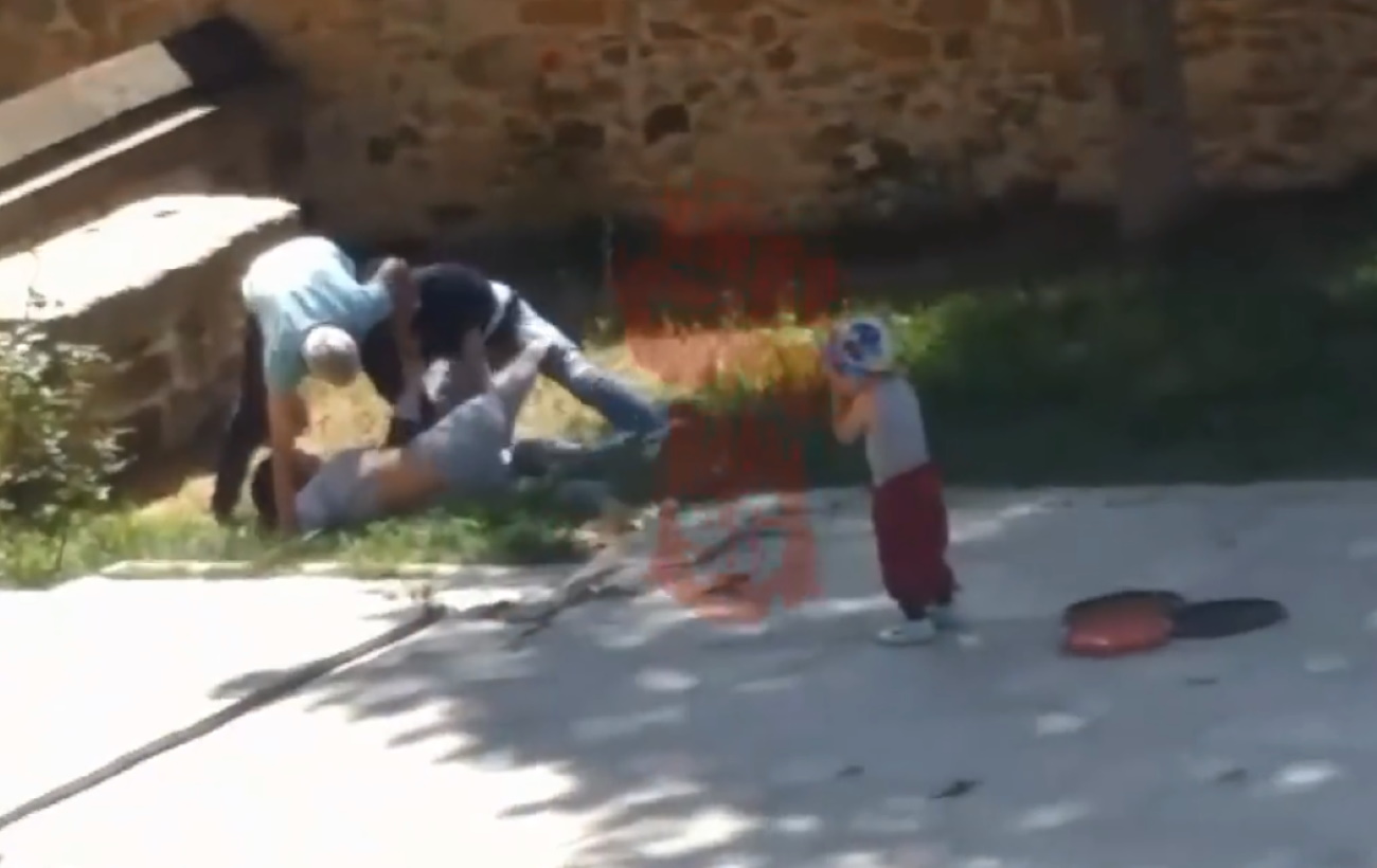Τουρκία: Μαχαίρωσε την πρώην γυναίκα του μπροστά στο παιδί τους – Σοκαριστικό βίντεο