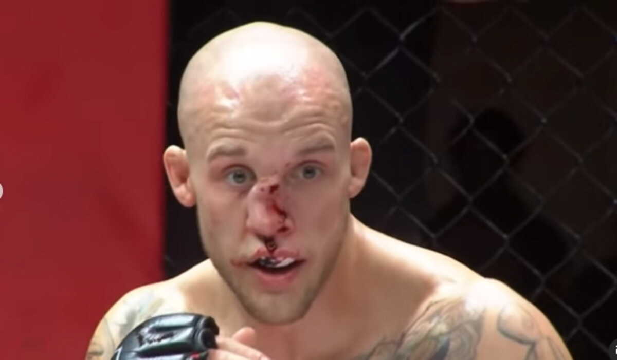 MMA: Του διέλυσε τη μύτη με μία γονατιά