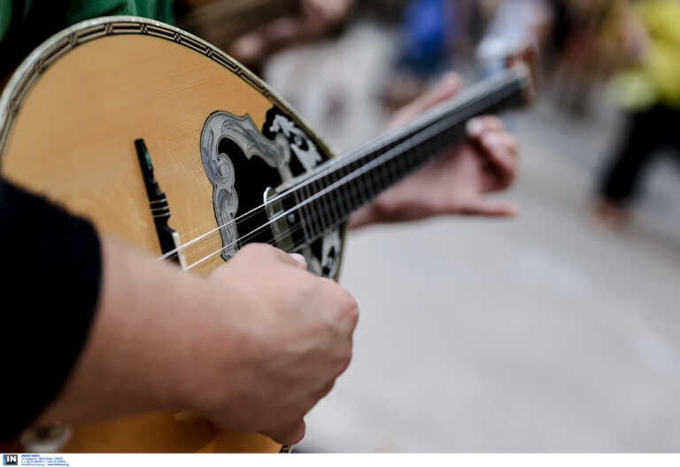 Ταβέρνα στη Νάξο χρέωνε τους πελάτες για την… ζωντανή μουσική - Το έγραφαν και στο δελτίο παραγγελίας 