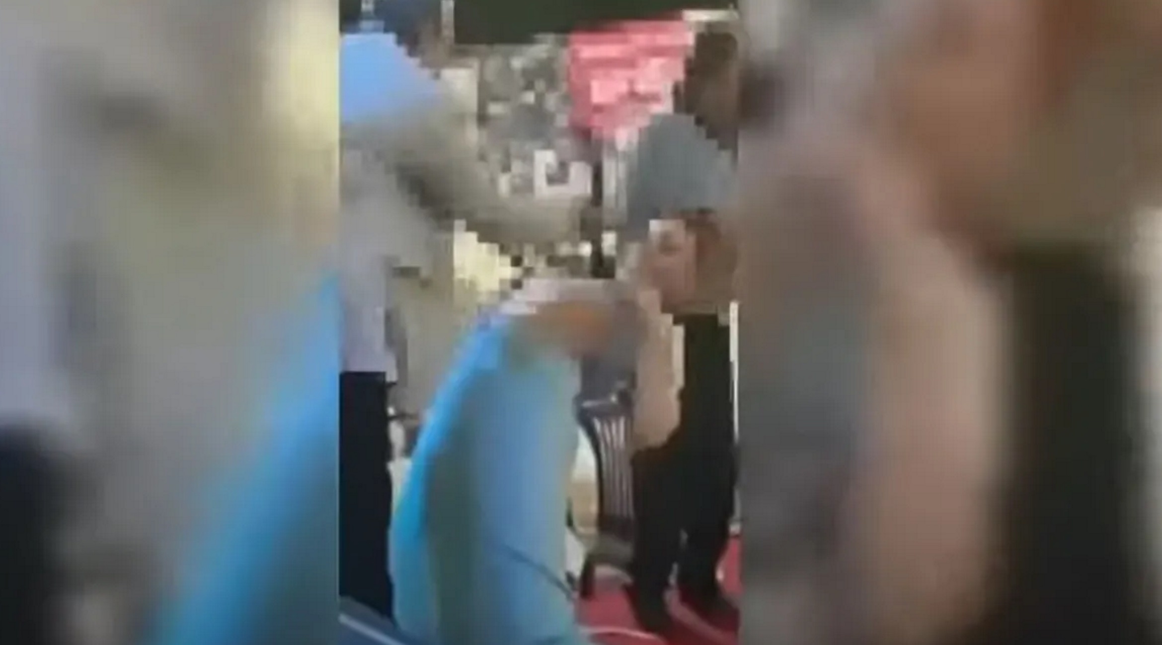 Αγρίνιο: «Κόλλησε» το κλαρίνιο σε γυμνόστηθη κοπέλα σε πανηγύρι – Το βίντεο που σαρώνει στο διαδίκτυο