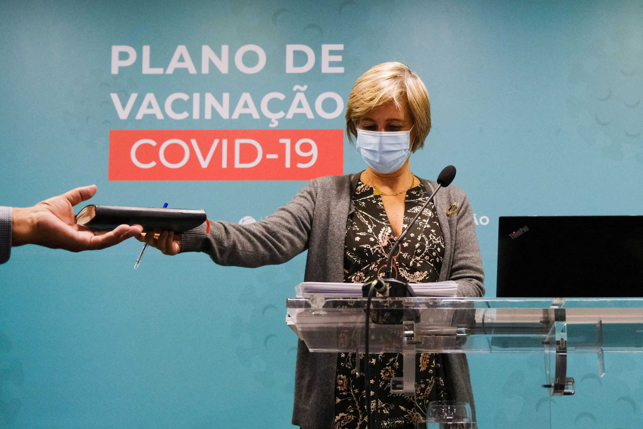 FILE PHOTO: Portugal's Health Minister Marta Temido arrives at a news conference regarding the coronavirus (COVID-19) situation in Lisbon, Portugal, December 17, 2021. REUTERS
