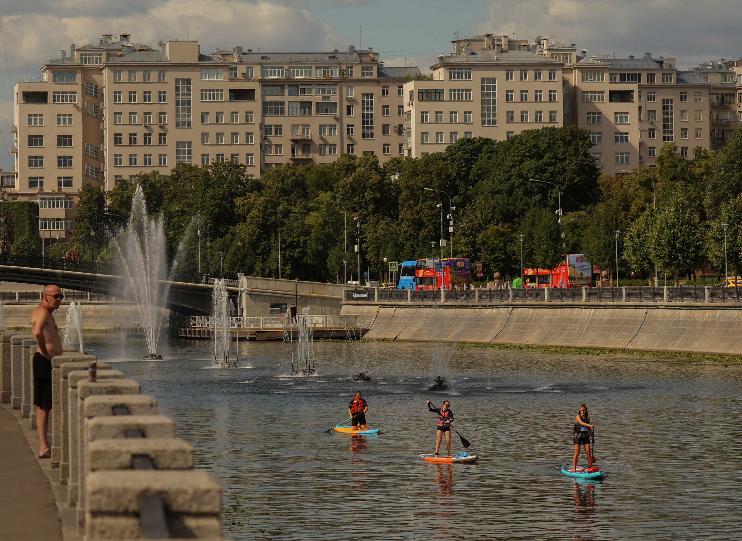Participants make their way on the Vodootvodny Canal during the Petrovskiy start stand up paddle boarding festival in Moscow, Russia July 31, 2022.  REUTERS