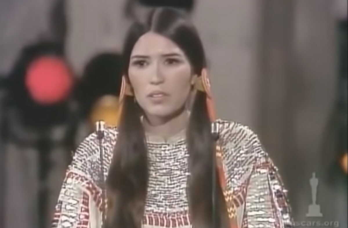 Όσκαρ: Συγγνώμη της Ακαδημίας από τη Sacheen Littlefeather 50 χρόνια μετά τη βράβευση του Μάρλον Μπράντο