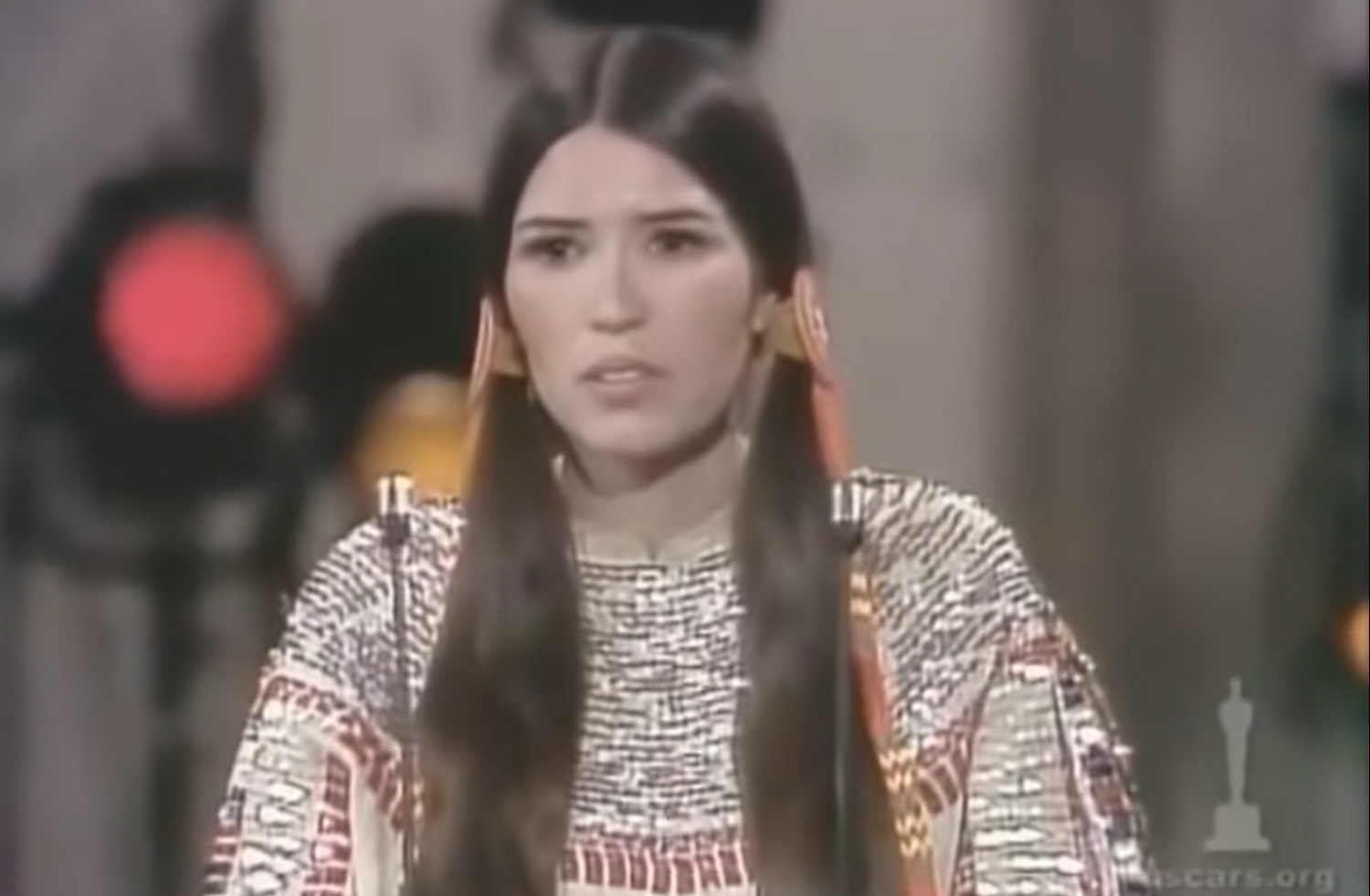 Όσκαρ: Συγγνώμη της Ακαδημίας από τη Sacheen Littlefeather 50 χρόνια μετά τη βράβευση του Μάρλον Μπράντο