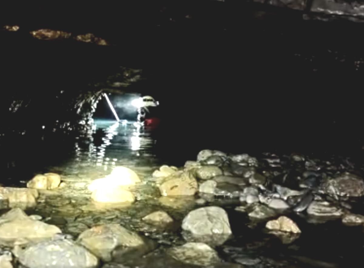 Κρήτη: Έφτασαν στο πιο βαθύ σημείο της – Η υποβρύχια εξερεύνηση σπηλαίου
