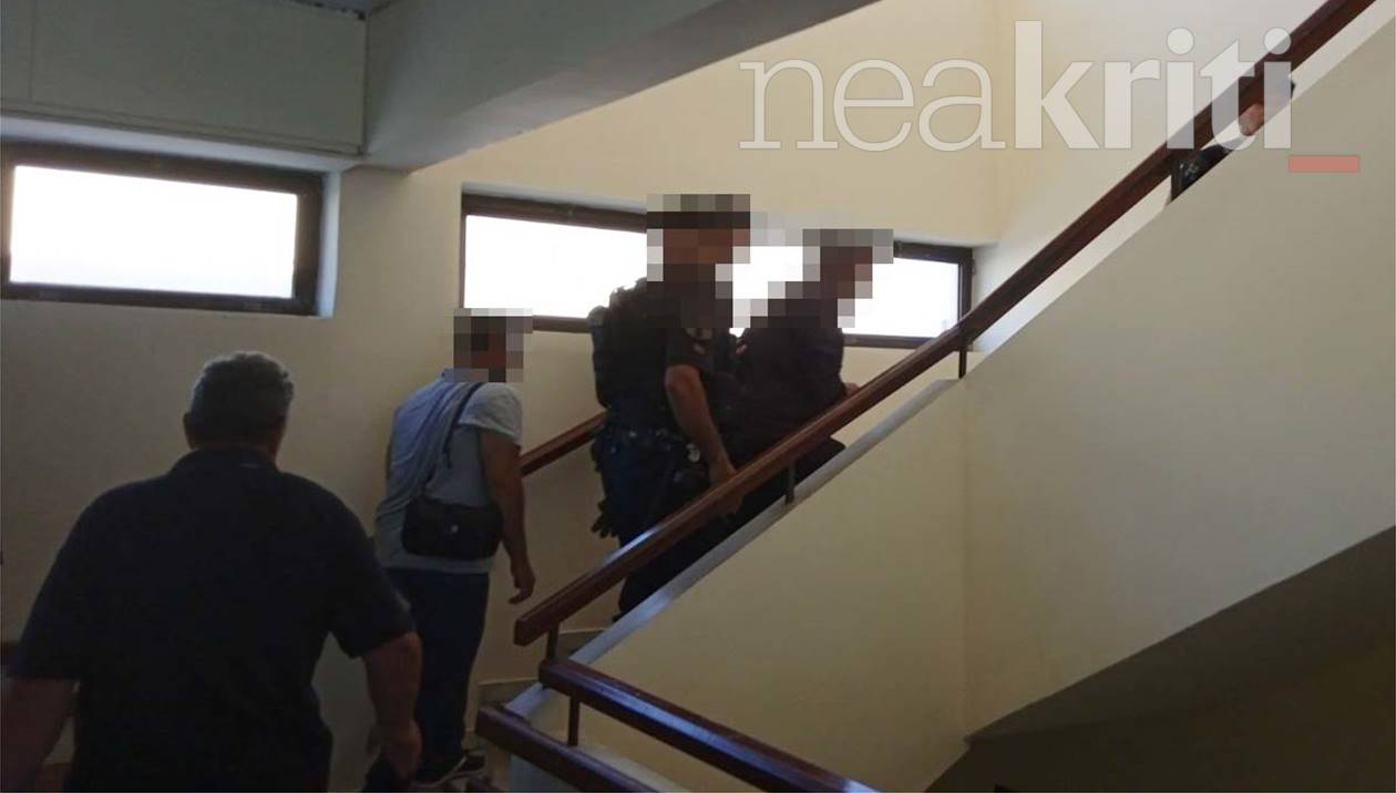 Γυναικοκτονία στο Ρέθυμνο: «Θόλωσε» και τη σκότωσε με 3 μαχαιριές στο λαιμό – Τραύματα και σε χέρια, πλάτη