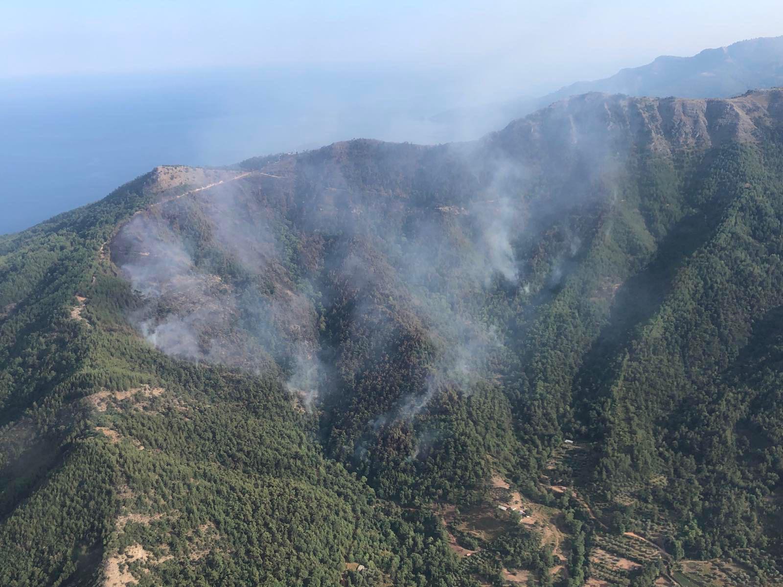 Φωτιά στην Θάσο: Υπό πλήρη έλεγχο, σε επιφυλακή για αναζωπυρώσεις