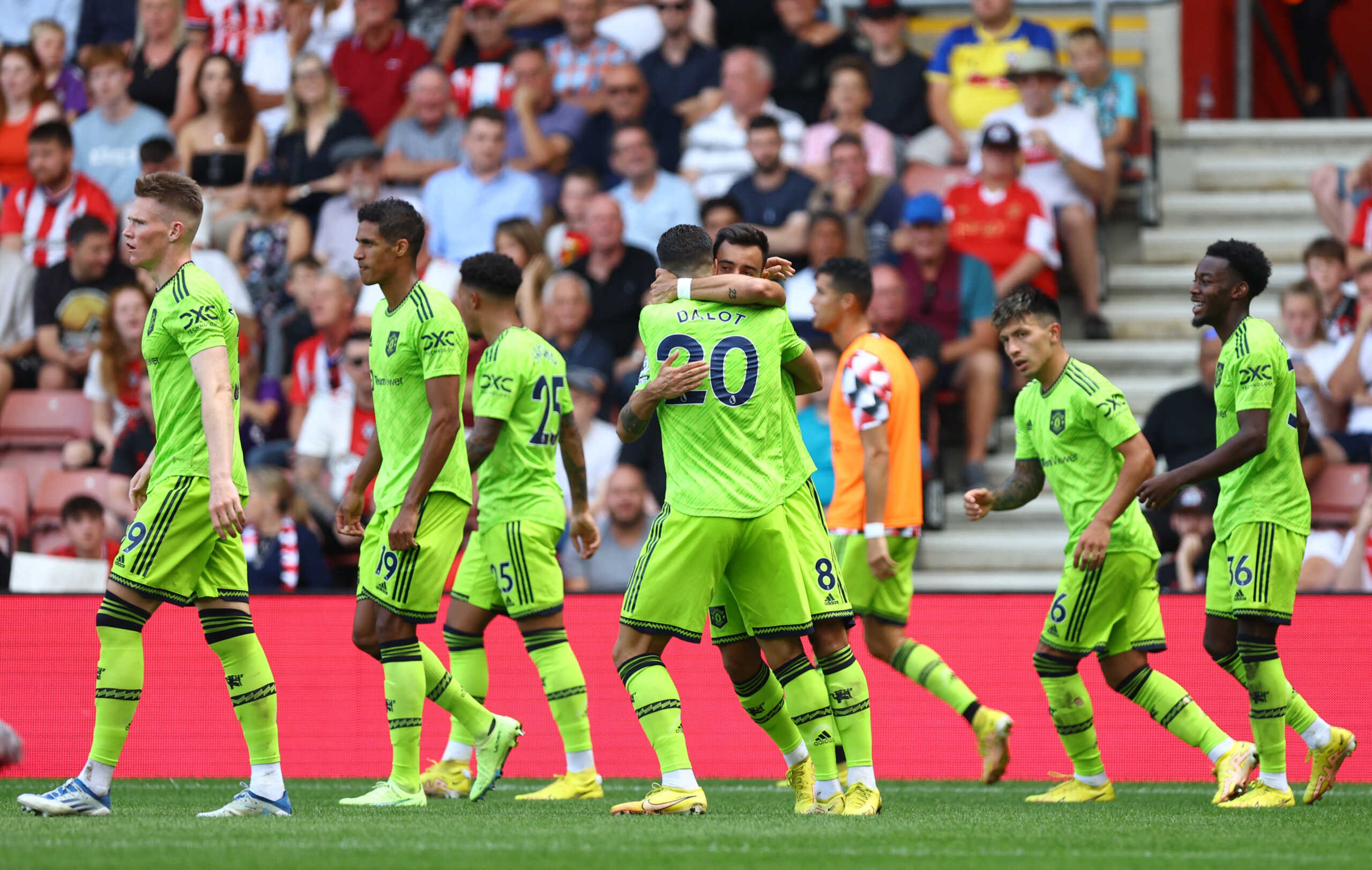 Soccer Football - Premier League - Southampton v Manchester United - St Mary's Stadium, Southampton, Britain - August 27, 2022 Manchester United's Bruno Fernandes celebrates scoring their first goal with teammates REUTERS
