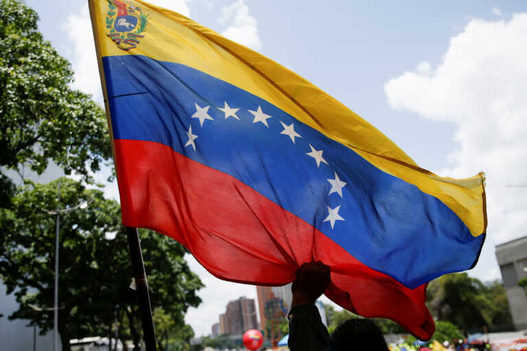 Βενεζουέλα και Κολομβία αποκατέστησαν τις διπλωματικές σχέσεις τους μετά από τρία χρόνια