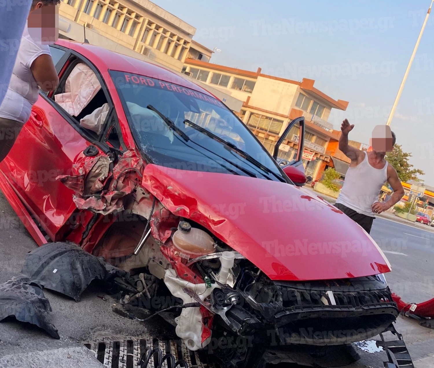 Βόλος: Καραμπόλα 4 αυτοκινήτων μετά από κόντρα – Τα οχήματα έγιναν «κομμάτια»