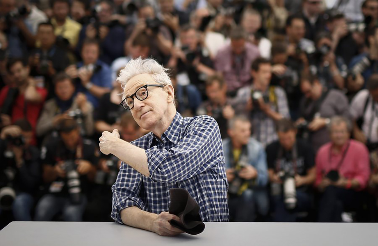 epaselect epa04749714 US director Woody Allen poses during the photocall for 'Irrational Man' at the 68th annual Cannes Film Festival, in Cannes, France, 15 May 2015. The movie is presented out of competition at the festival which runs from 13 to 24 May.  EPA