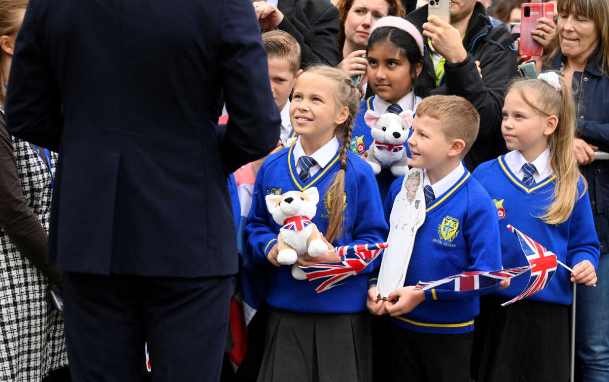 Students from Howard Junior School at King's Lynn look up as Britain's William, Prince of Wales, meets people gathered outside Sandringham Estate, following the death of Britain's Queen Elizabeth, in eastern England, Britain, September 15, 2022. REUTERS