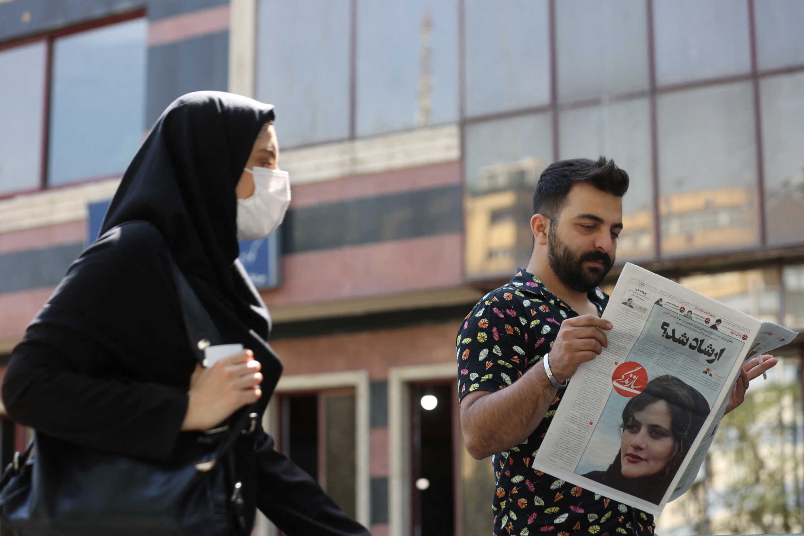 A man views a newspaper with a cover picture of Mahsa Amini, a woman who died after being arrested by the Islamic republic's "morality police" in Tehran, Iran September 18, 2022. Majid Asgaripour