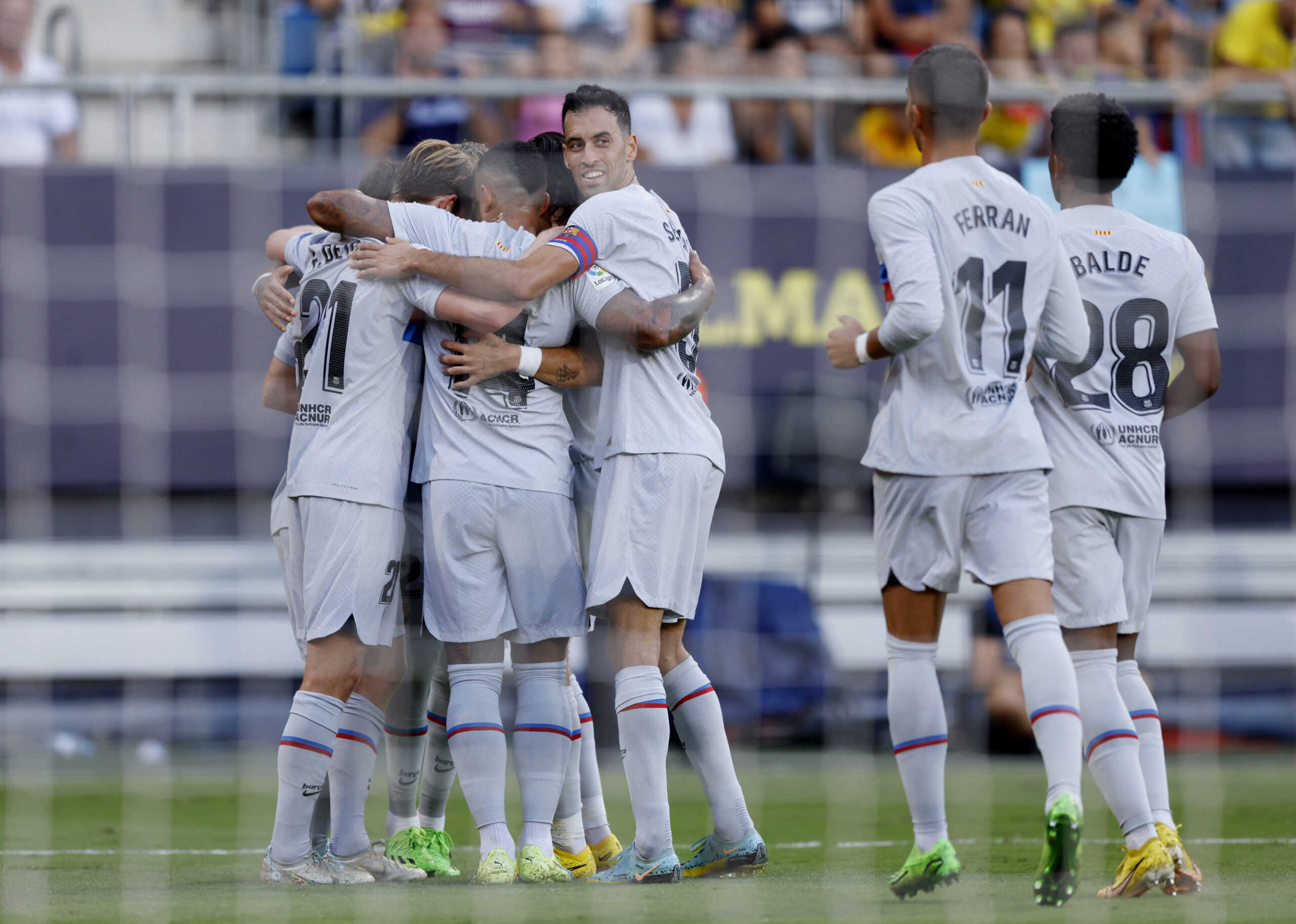 Soccer Football - LaLiga - Cadiz v FC Barcelona - Estadio Nuevo Mirandilla, Cadiz, Spain - September 10, 2022 FC Barcelona's Frenkie de Jong celebrates scoring their first goal with teammates REUTERS