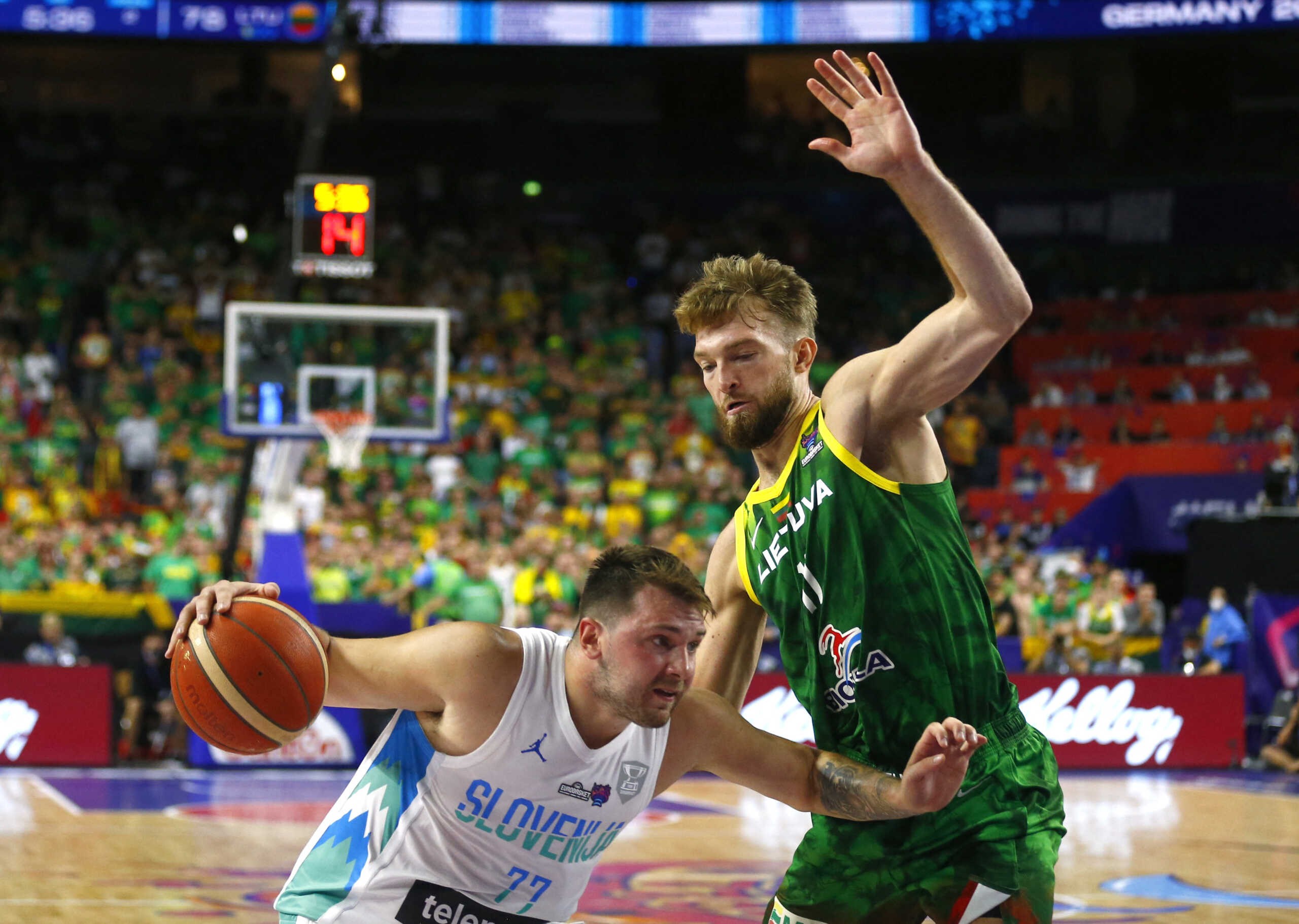 Basketball - EuroBasket Championship - Group A - Slovenia v Lithuania - Cologne Arena, Cologne, Germany- September 1, 2022 Slovenia's Luka Doncic in action with Lithuania's Domantas Sabonis REUTERS
