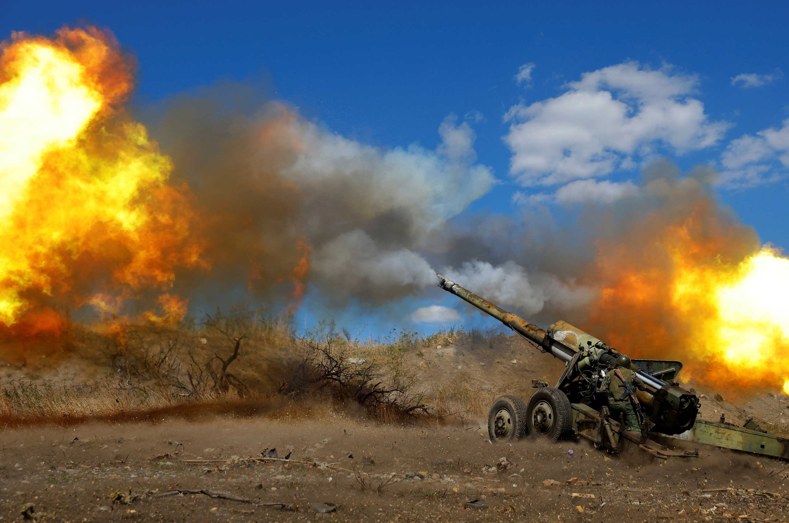 A service member of the self-proclaimed Donetsk People's Republic fires a Giatsint-B howitzer in the direction of Avdiivka during Russia-Ukraine conflict outside Donetsk, Ukraine September 7, 2022. REUTERS