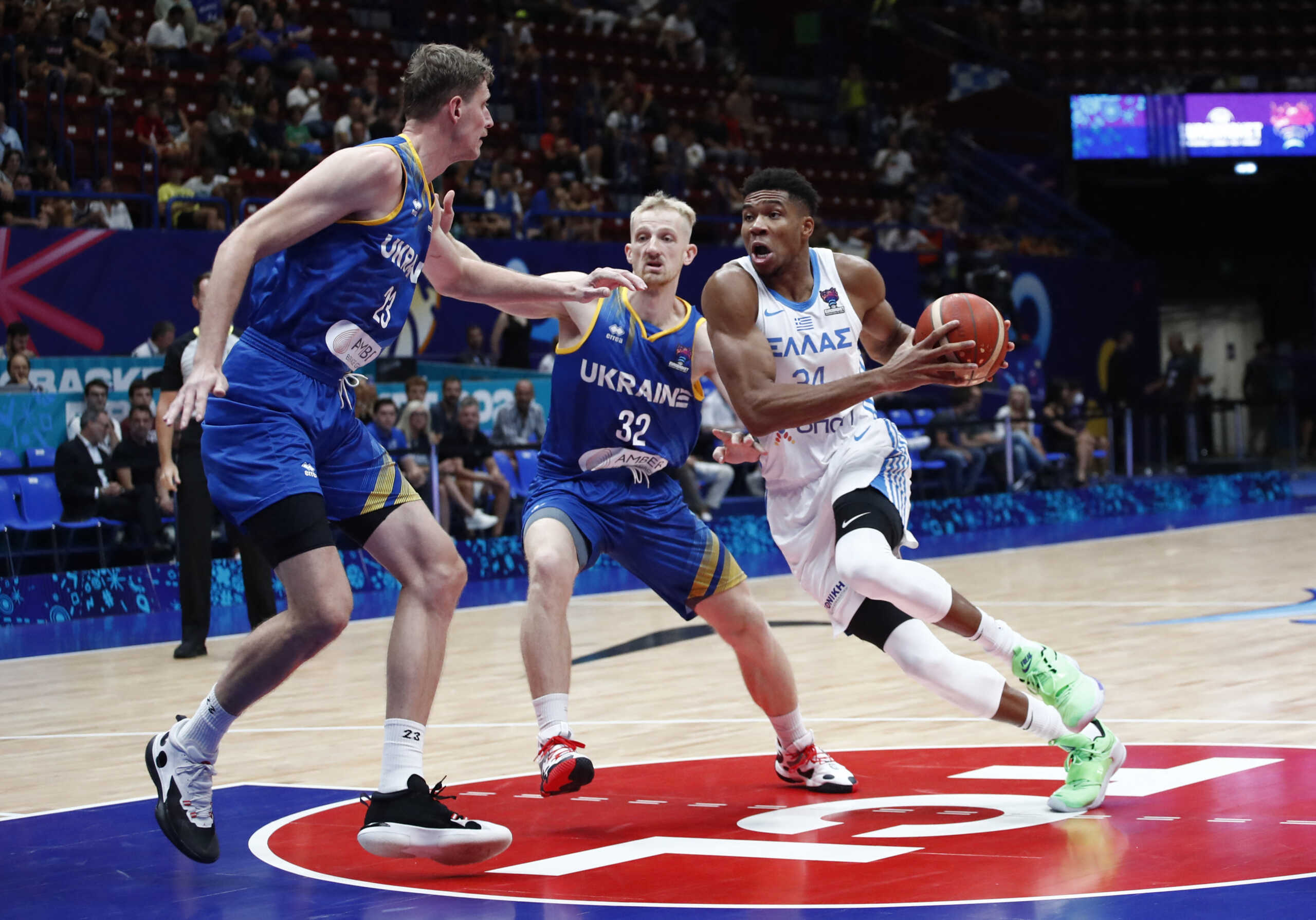 Basketball - EuroBasket Championship - Group C - Greece v Ukraine - Mediolanum Forum, Assago, Italy - September 6, 2022 Greece's Giannis Antetokounmpo in action with Ukraine's Bogdan Bliznyuk and Artem Pustovyi REUTERS