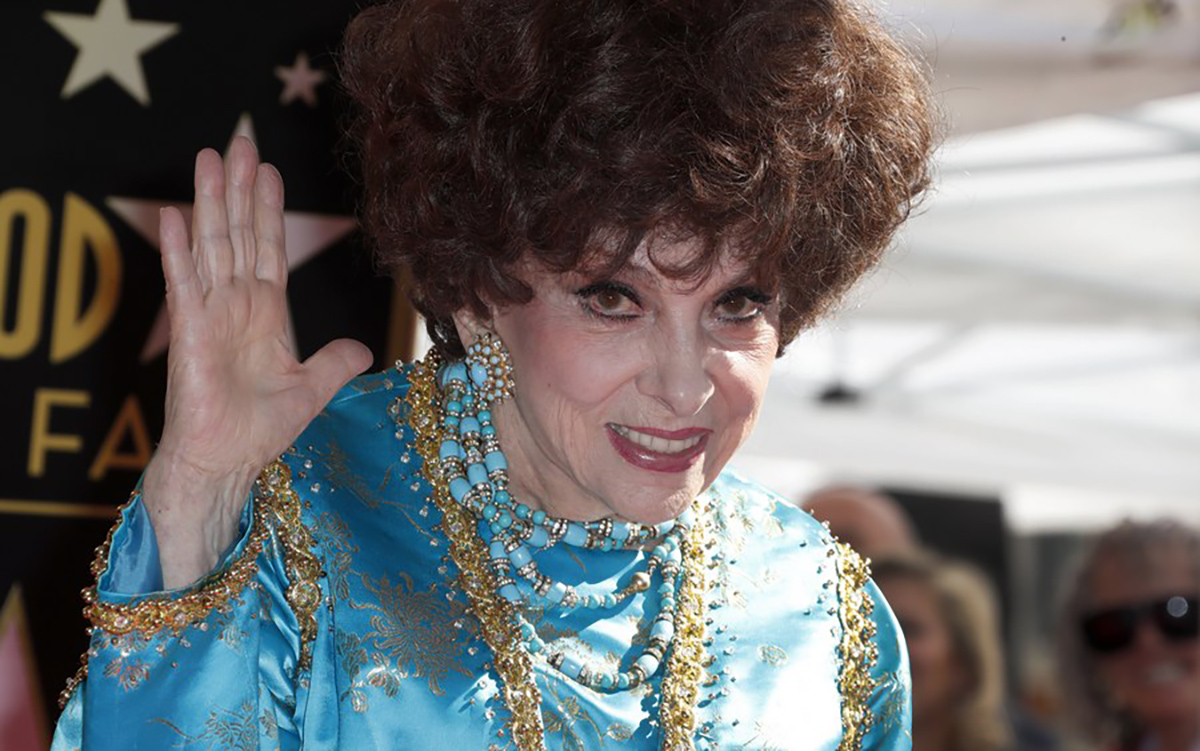 epa06490763 Italian actress Gina Lollobrigida waves during a ceremony honoring her on the Hollywood Walk of Fame in Hollywood, California, USA, 11 January 2018. Lollobrigida received the 2,628th star in the category of Motion Pictures.  Lollobrigida was an European movie star in the 1950s and 60s and is an avid sculptor.  EPA