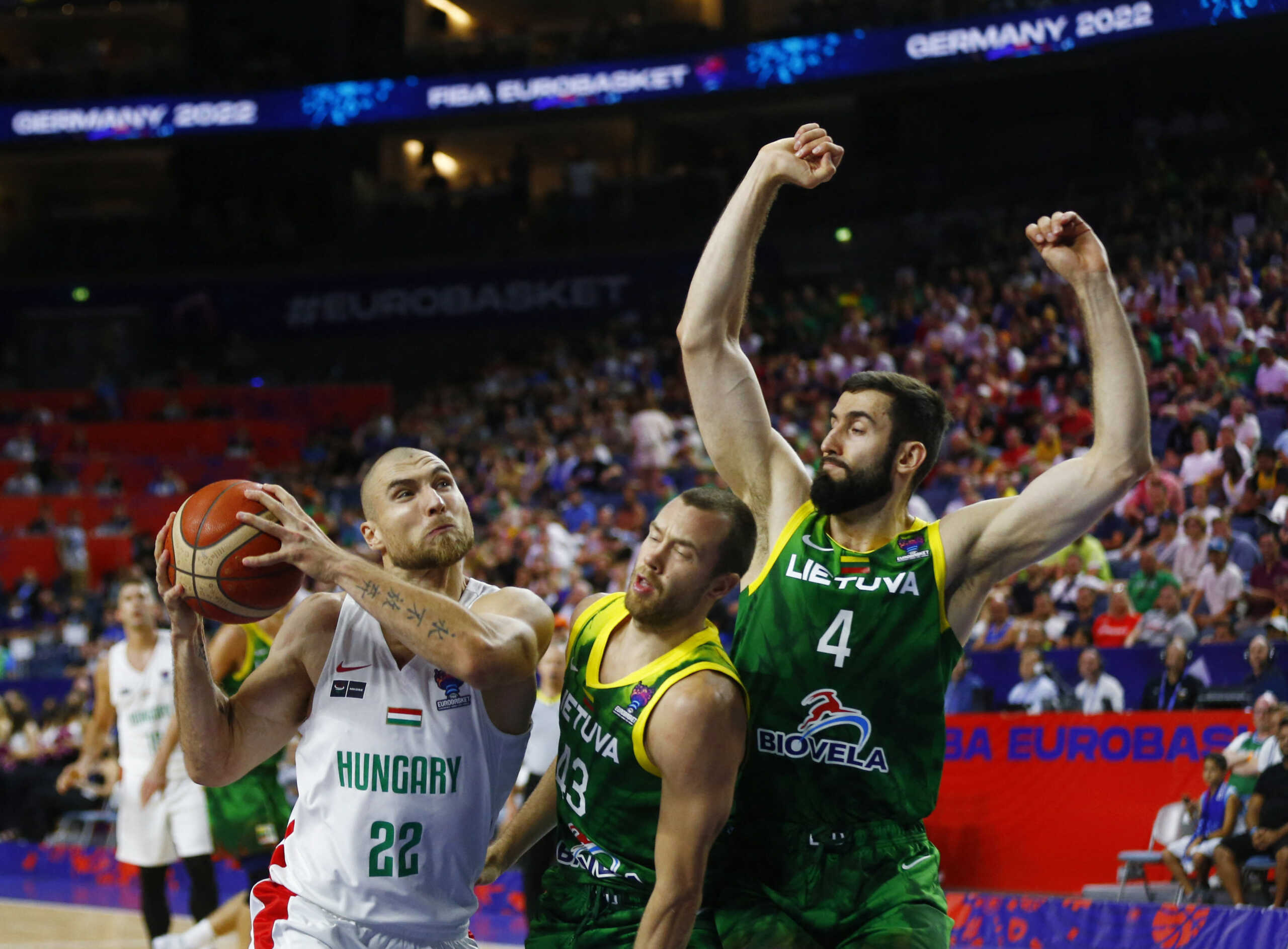 Basketball - EuroBasket Championship - Group B - Hungary v Lithuania - Cologne Arena, Cologne, Germany - September 6, 2022 Hungary's Janos Eilingsfeld in action with Lithuania's Lukas Lekavicius and Eirgidas Zukauskas REUTERS