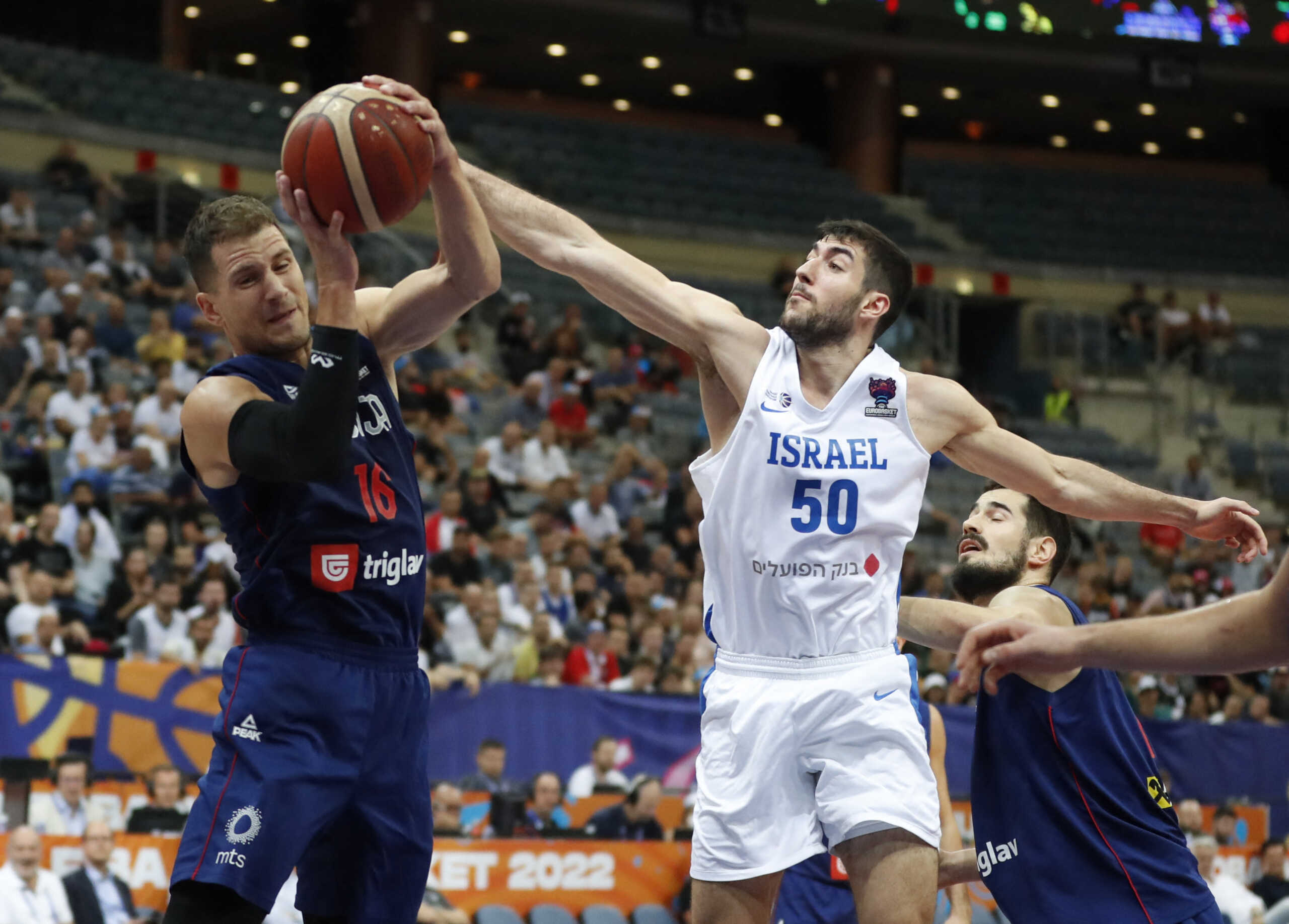 Basketball - EuroBasket Championship - Group D - Israel v Serbia - Prague Arena, Prague, Czech Republic - September 6, 2022 Serbia's Nemanja Nedovic in action with Israel's Yovel Zoosman REUTERS