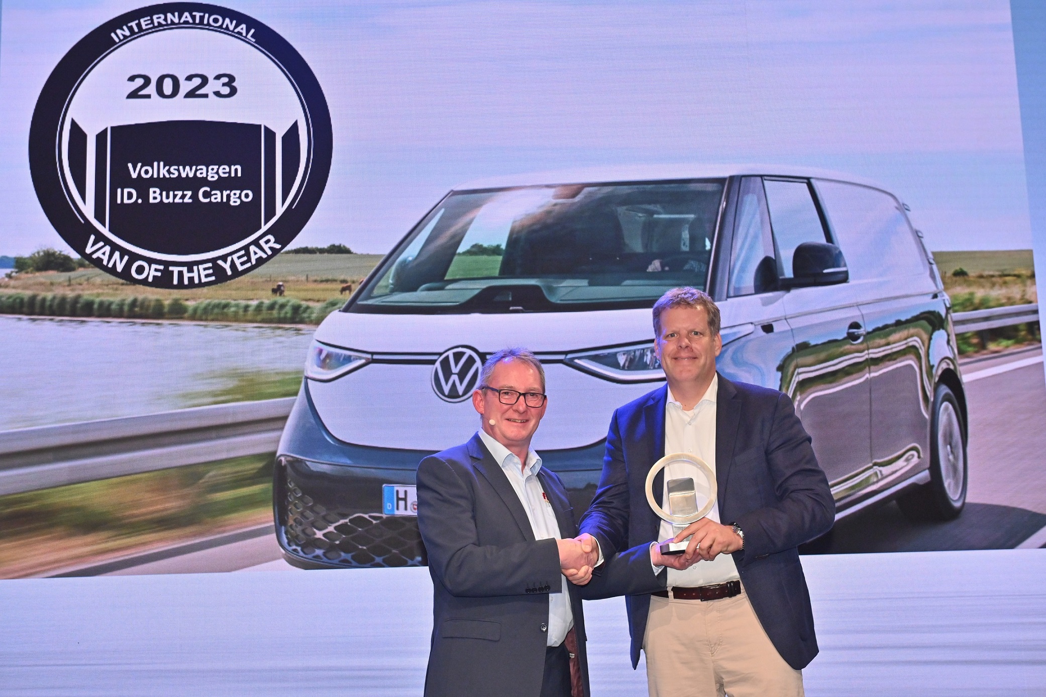 19.09.22, Hannover, WWW.SCHEFFEN.DE

IAA NUTZFAHRZEUGE Hannover
VOLKSWAGEN NUTZFAHRZEUGE
ID. Buzz und NEW AMAROK

Foto: 
HENNING SCHEFFEN PHOTOGRAPHY
MOBIL: 01773193050
WWW.SCHEFFEN.DE
info@SCHEFFEN.DE
Friedrich-Engels-Str. 31
30880 Laatzen 
Region Hannover