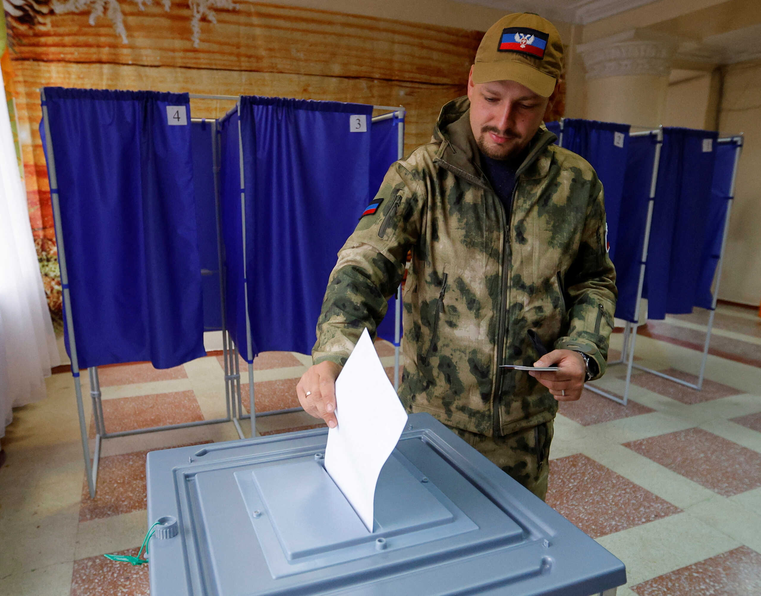 Νέες κυρώσεις στη Ρωσία για τα «δημοψηφίσματα» προσάρτησης ζητά από την ΕΕ η Ουκρανία