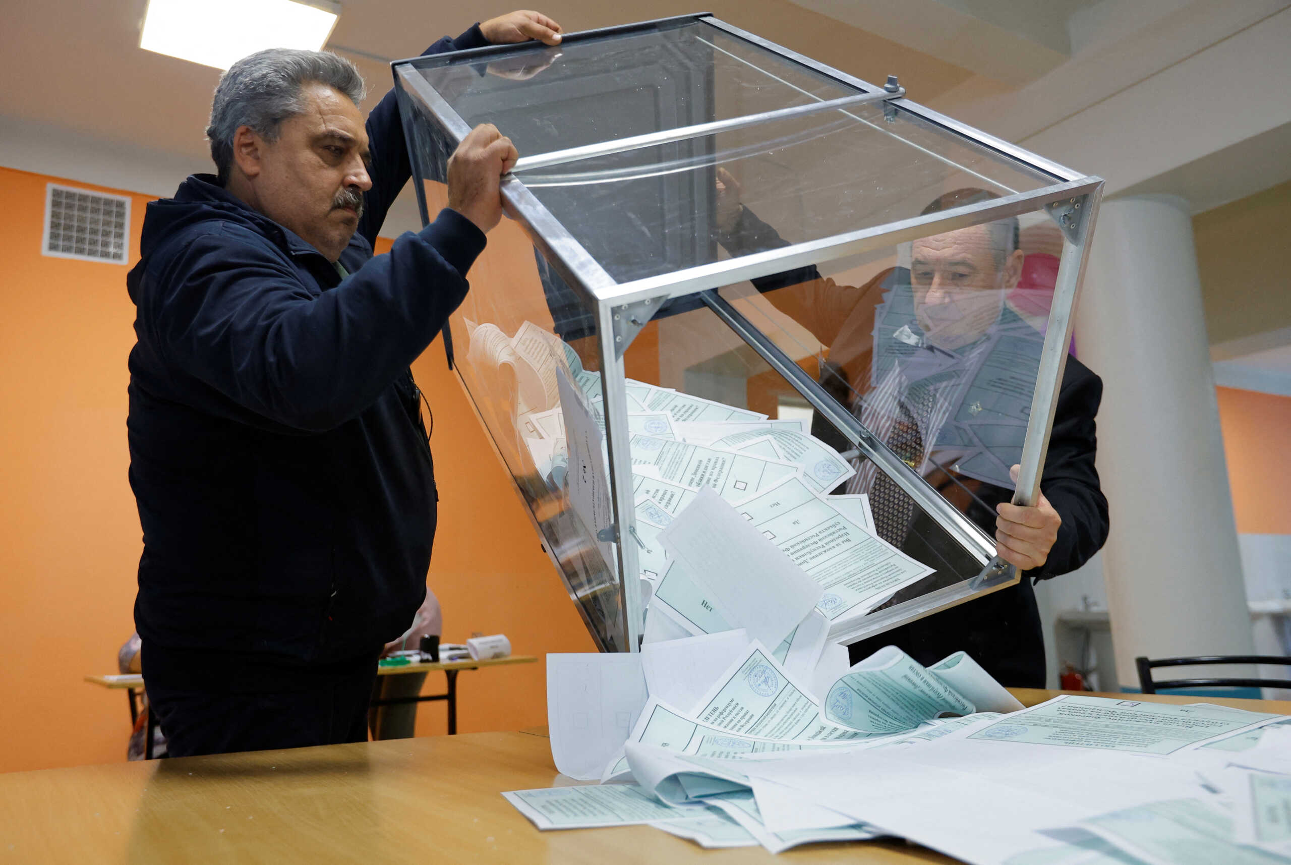 Δεν το περίμενε κανείς: «Ποσοστά… Τσαουσέσκου» στα «δημοψηφίσματα» προσάρτησης στη Ρωσία