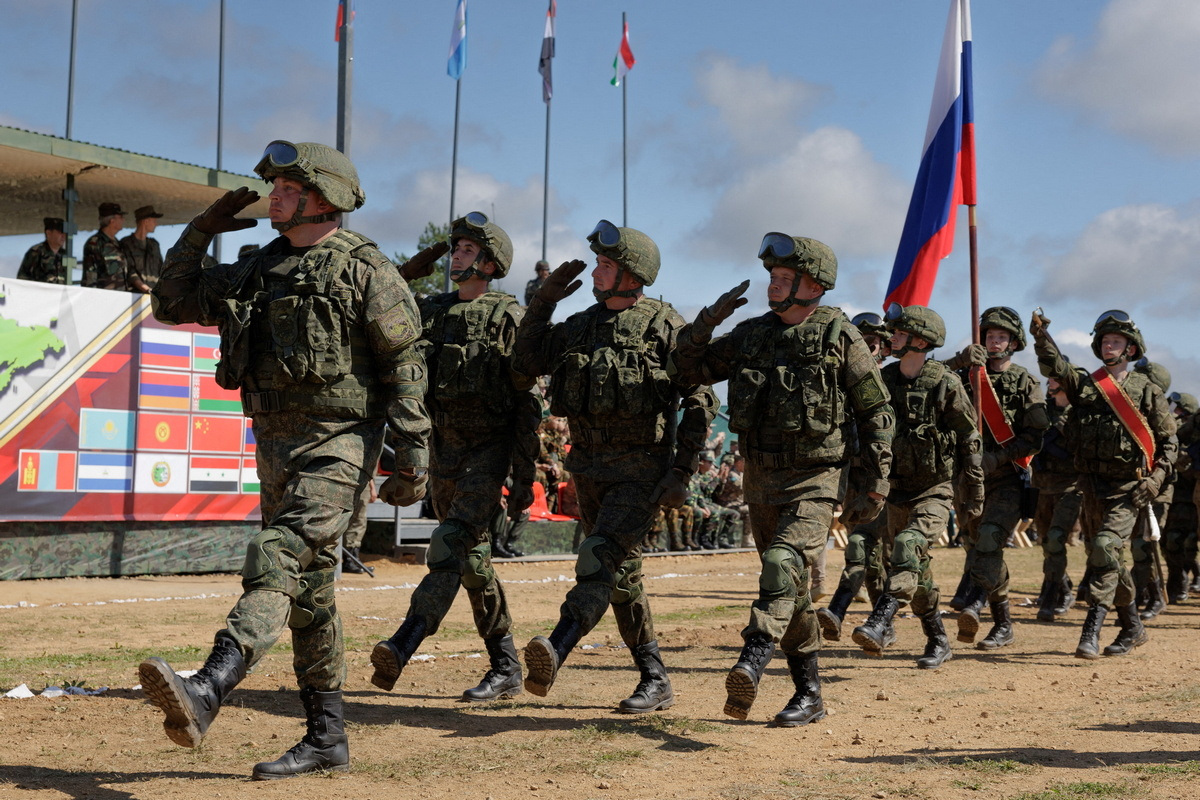 Ρωσία: Εκκίνηση για τα στρατιωτικά γυμνάσια με συμμετοχή Κίνας και Ινδίας