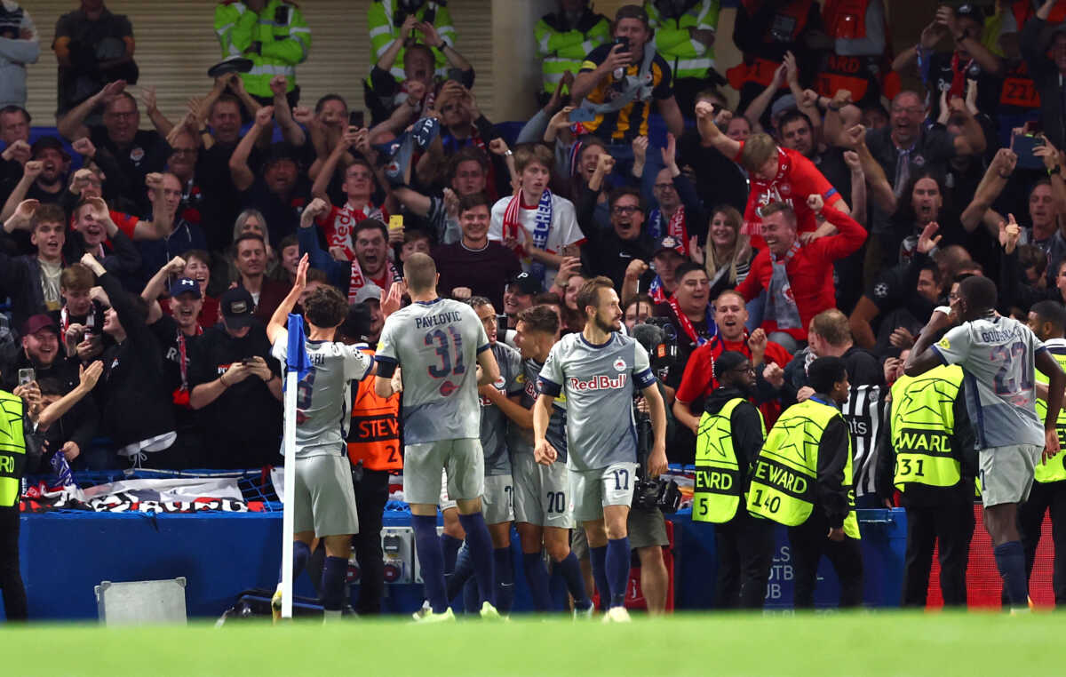 Soccer Football - Champions League - Group E - Chelsea v FC Salzburg - Stamford Bridge, London, Britain - September 14, 2022 FC Salzburg's Noah Okafor celebrates scoring their first goal with teammates REUTERS