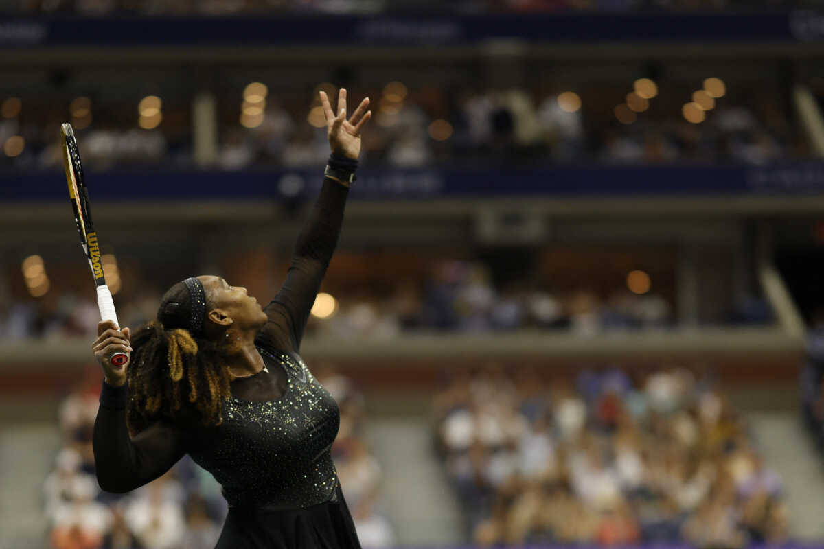 Aug 31, 2022; Flushing, NY, USA; Serena Williams (USA) serves against Anett Kontaveit (EST) (not pictured) on day three of the 2022 U.S. Open tennis tournament at USTA Billie Jean King Tennis Center. Mandatory Credit: Geoff Burke-USA TODAY Sports
