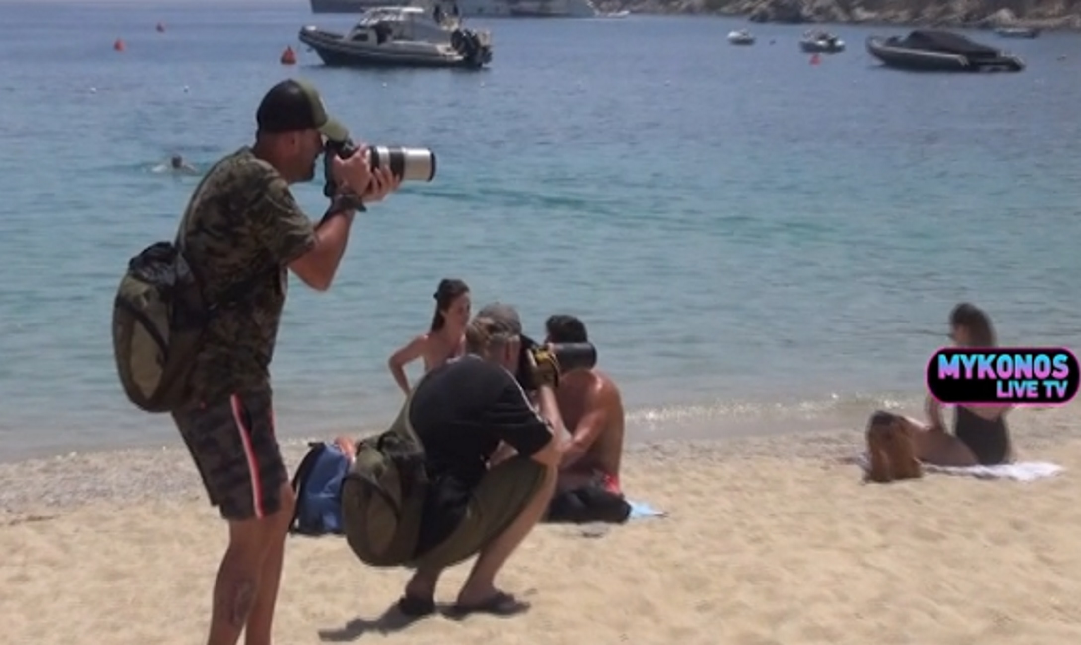 Μύκονος: Αυτή τη φορά θέμα στην παραλία έγιναν οι paparazzi