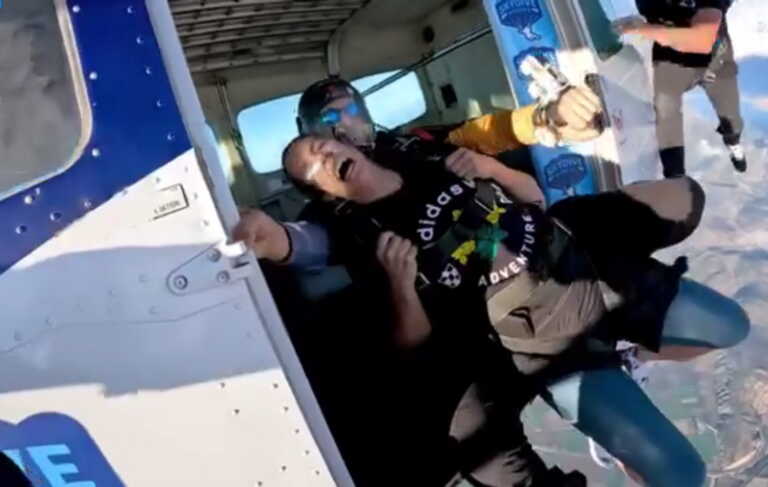 Η Κατερίνα Στεφανίδη έκανε skydiving