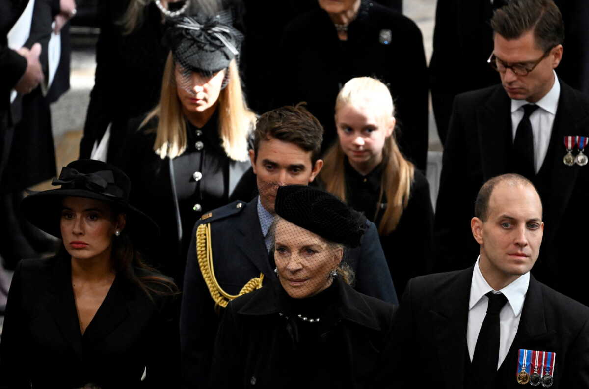 Βασίλισσα Ελισάβετ: Σάντρα Ο και Σόφι Ουίνκλεμαν στην ιστορική κηδεία – Η «γαλαζοαίματη» ηθοποιός