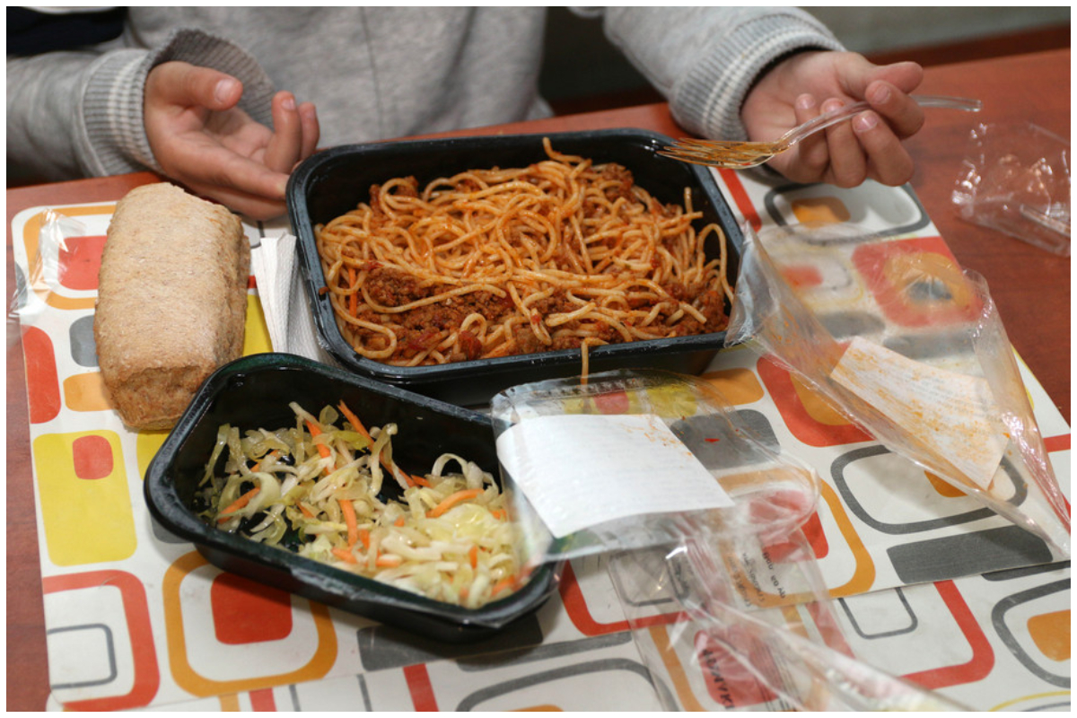 Οι Βρετανοί παραλείπουν γεύματα εξαιτίας της ακρίβειας – Κάνουν οικονομία τρώγοντας προμαγειρεμένα