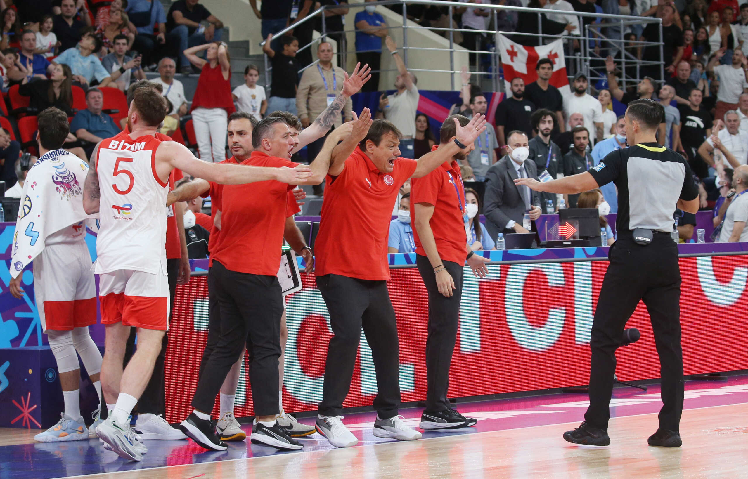 Basketball - EuroBasket Championship - Group A - Turkey v Georgia - Tbilisi Arena, Tbilisi, Georgia - September 4, 2022 Turkey coach Ergin Ataman reacts REUTERS