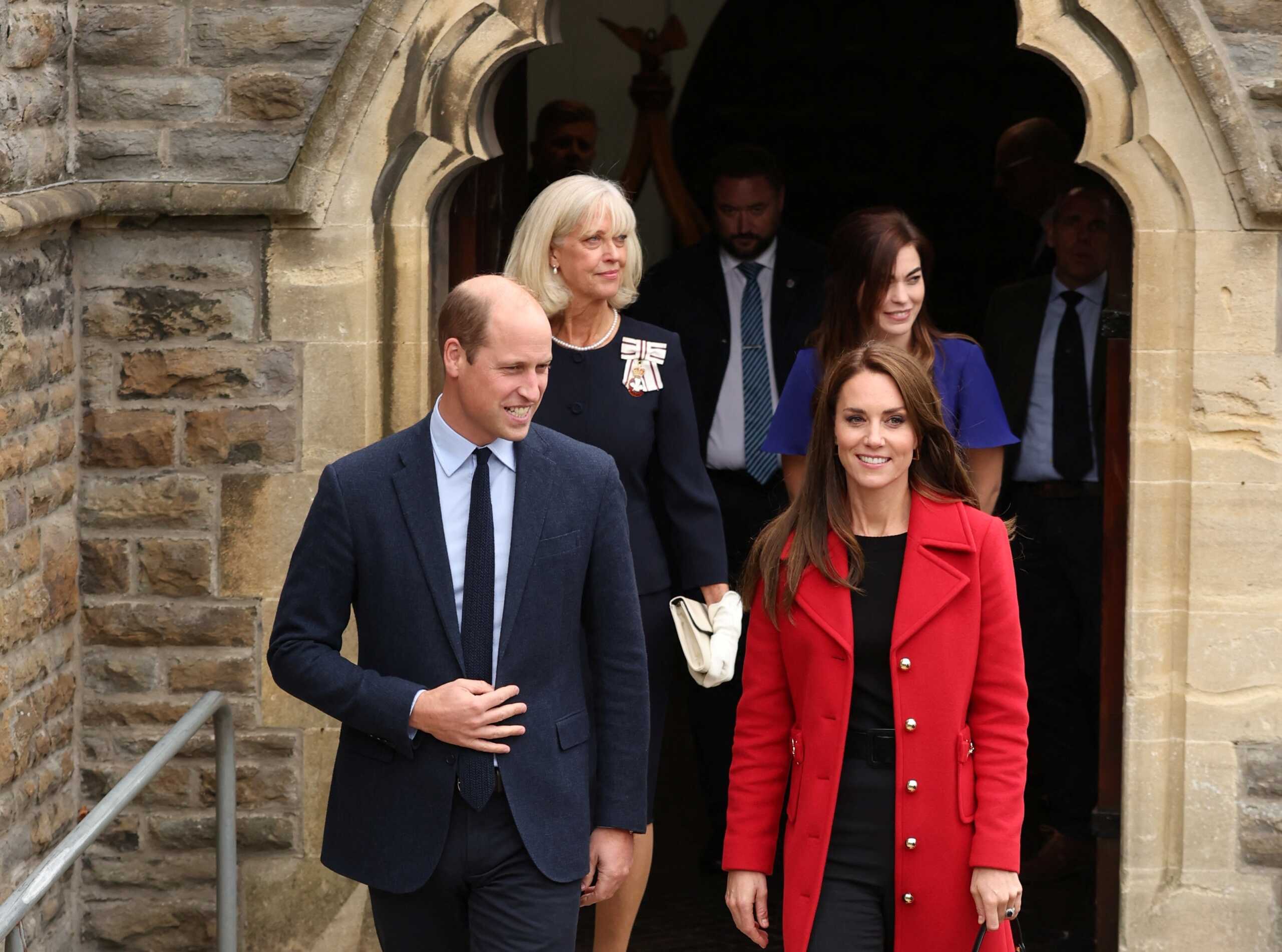 Βρετανία: Έτσι υποδέχθηκαν τον πρίγκιπα Ουίλιαμ στην Ουαλία στο πρώτο ταξίδι του με τον νέο τίτλο
