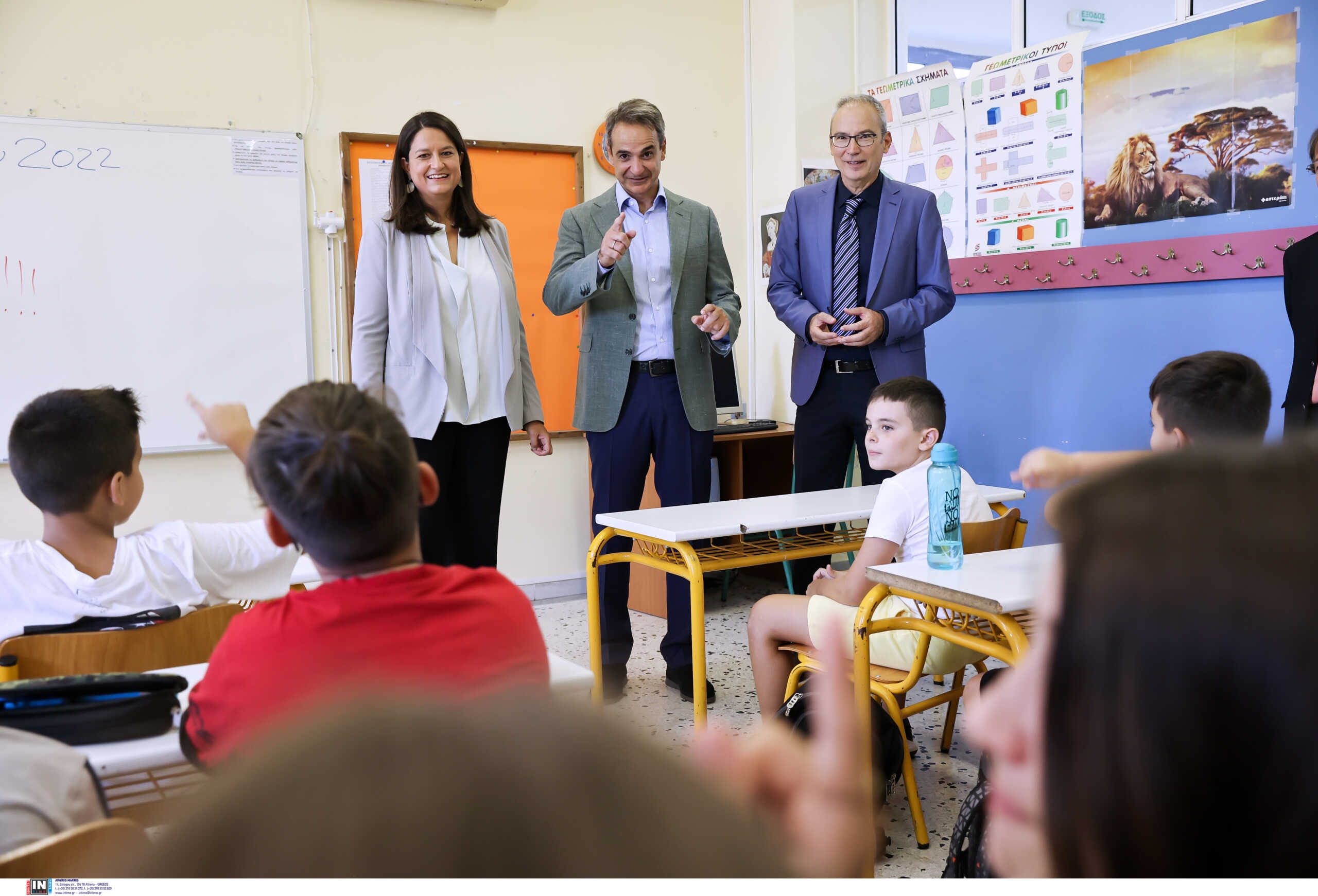 Κυριάκος Μητσοτάκης: Σε σχολείο στο Κερατσίνι ο πρωθυπουργός για τον αγιασμό