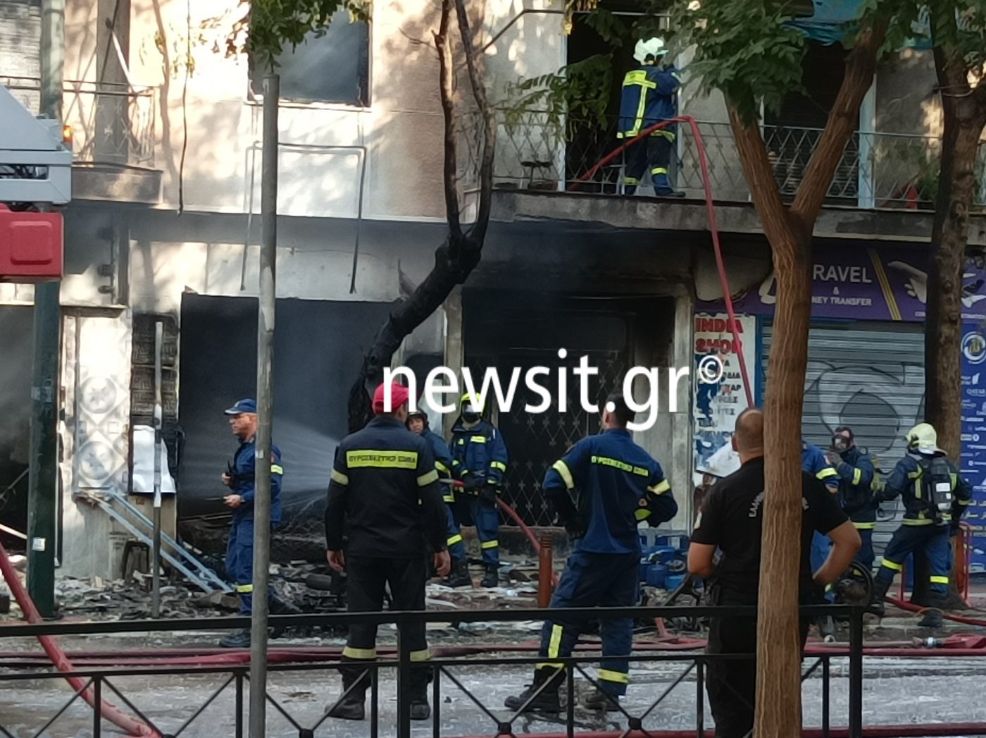 Έκρηξη σε κατάστημα με φιάλες υγραερίου στην Αχαρνών – Ένας τραυματίας