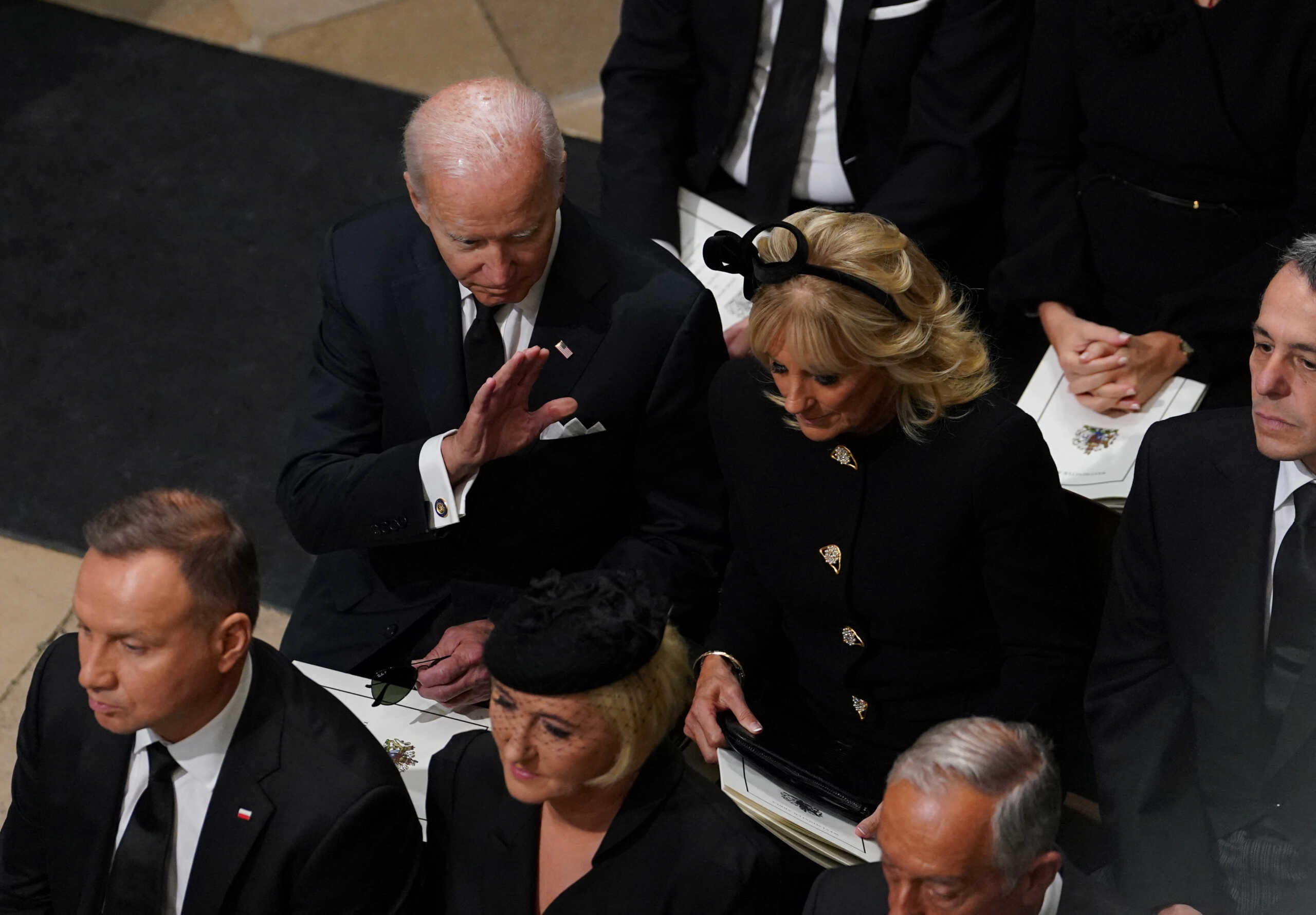 Κηδεία βασίλισσας Ελισάβετ: Ο Τραμπ κοροϊδεύει τον Μπάιντεν γιατί τον έβαλαν στη «γαλαρία»